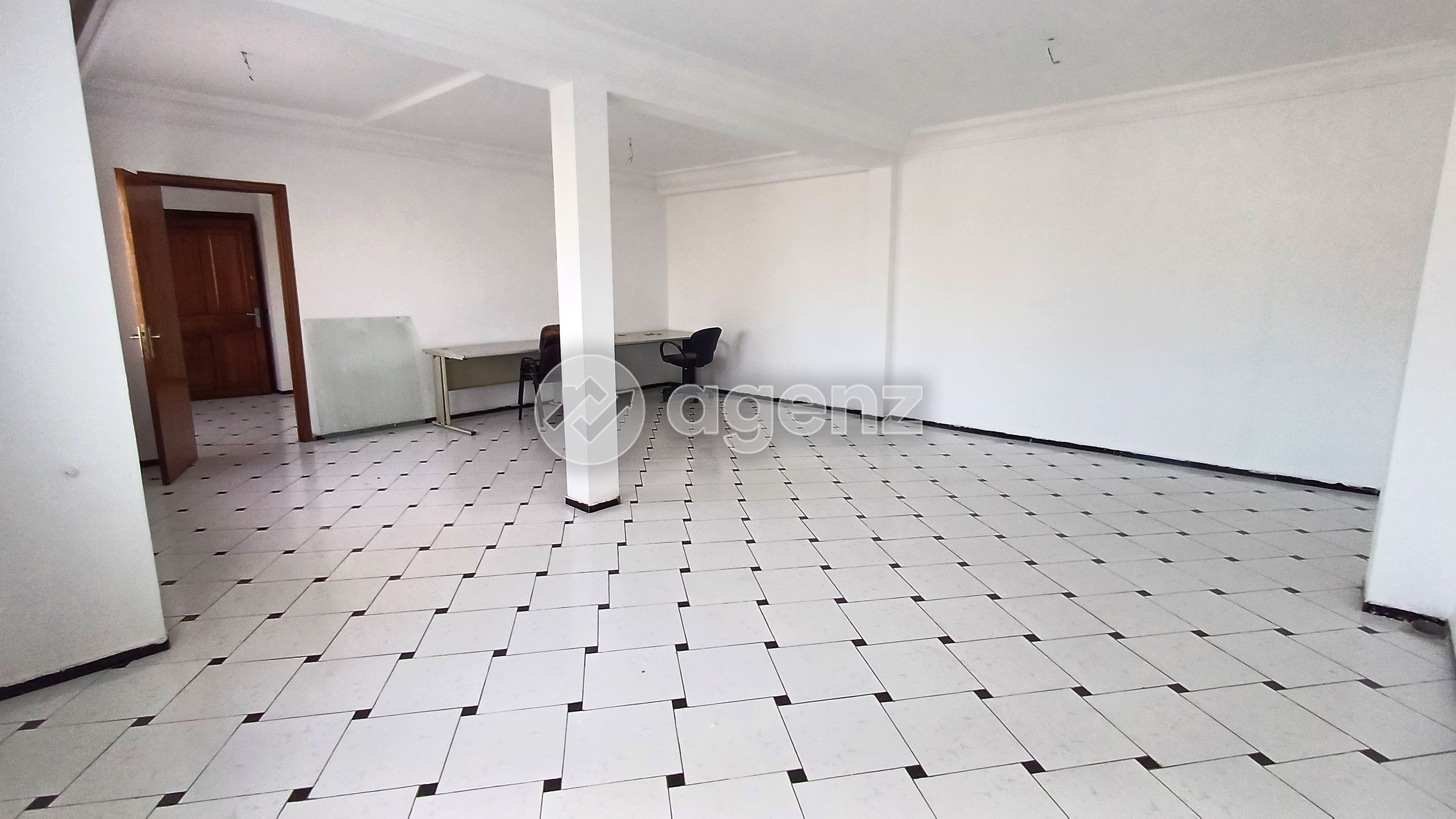 BUREAU PROFESSIONNEL DE 178 M² RACINE — 5