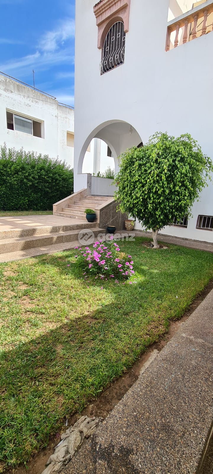 Magnifique Villa de 5 chambres à vendre à Bir Rami Est