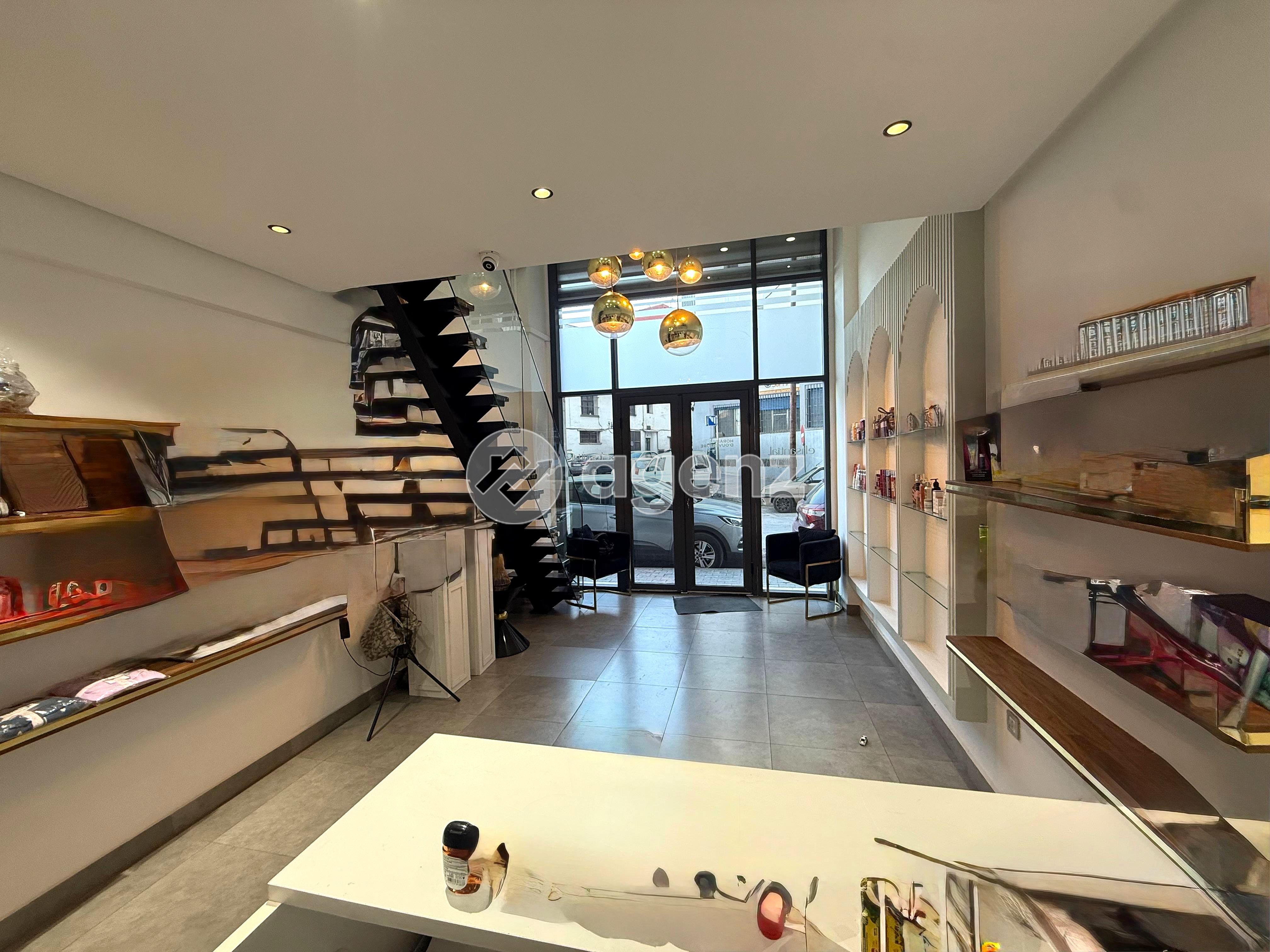 Moderne Commerce à louer à Belvédère — 2