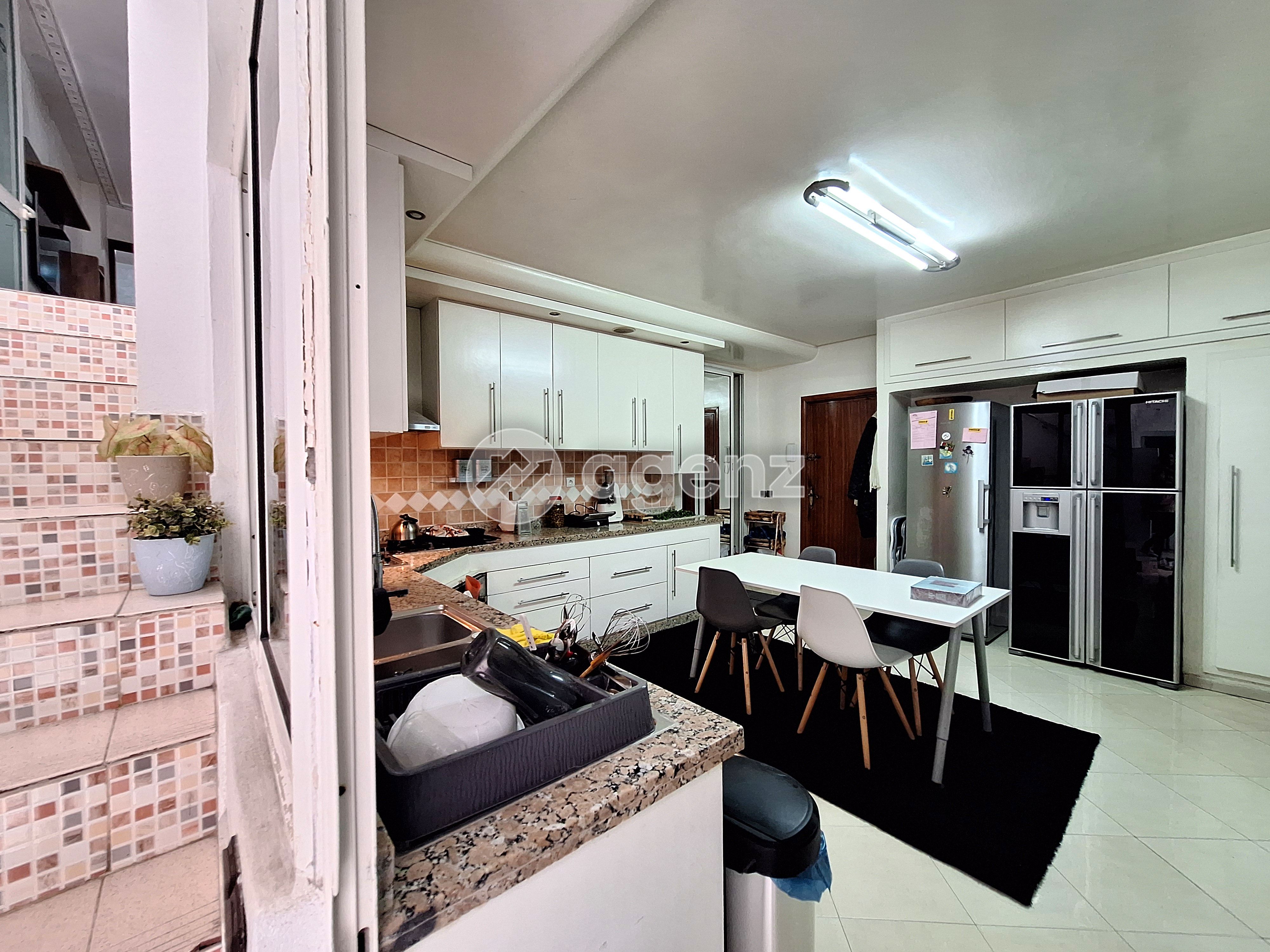 UN APPARTEMENT FAMILIAL GÉNÉREUX AU CŒUR DES HÔPITAUX — 3