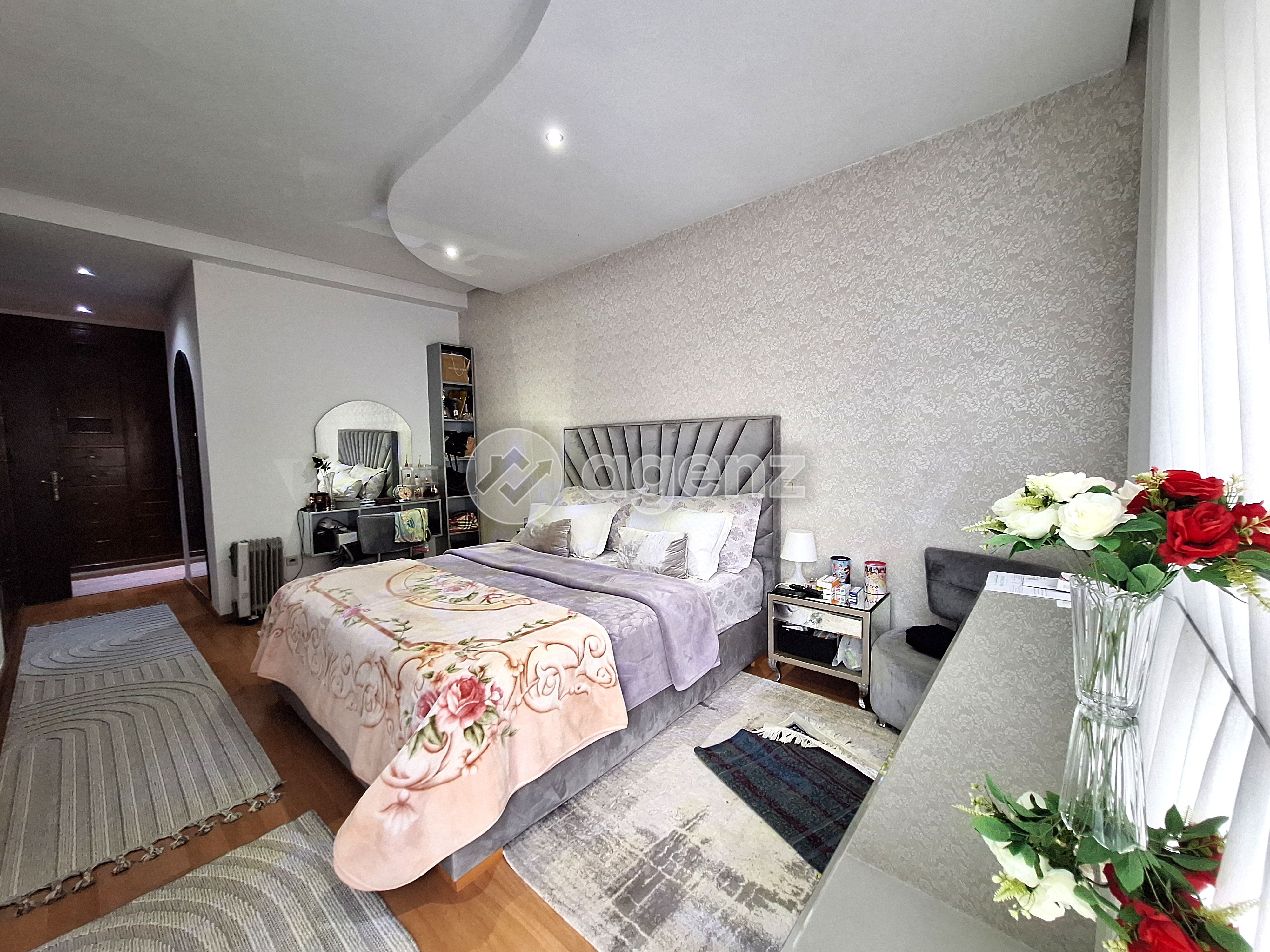 UN APPARTEMENT FAMILIAL GÉNÉREUX AU CŒUR DES HÔPITAUX — 2