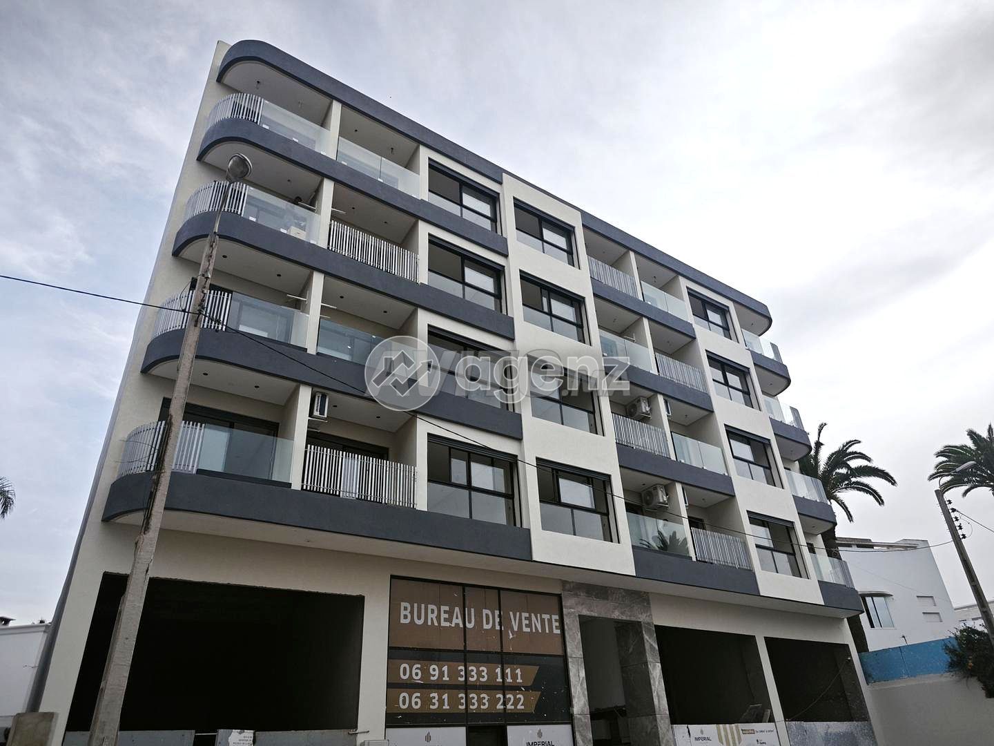 Appartement N18 au 3em étage de 2 chambres plus salon, superficie de 81m plus 15m terrasse et 12m parking 
