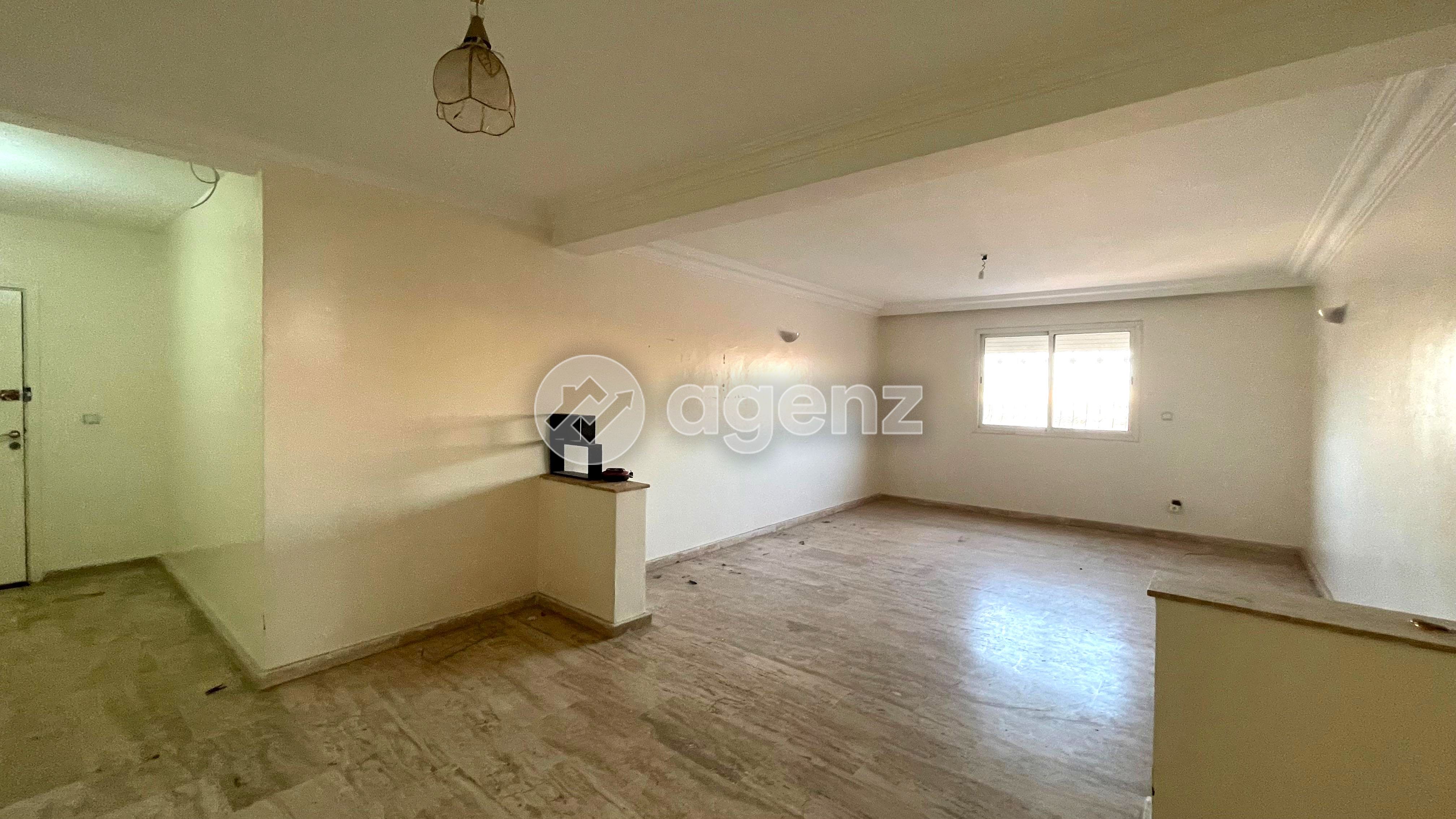 APPARTEMENT SANS VIS-À-VIS À RÉNOVER – EMPLACEMENT D’ANGLE 