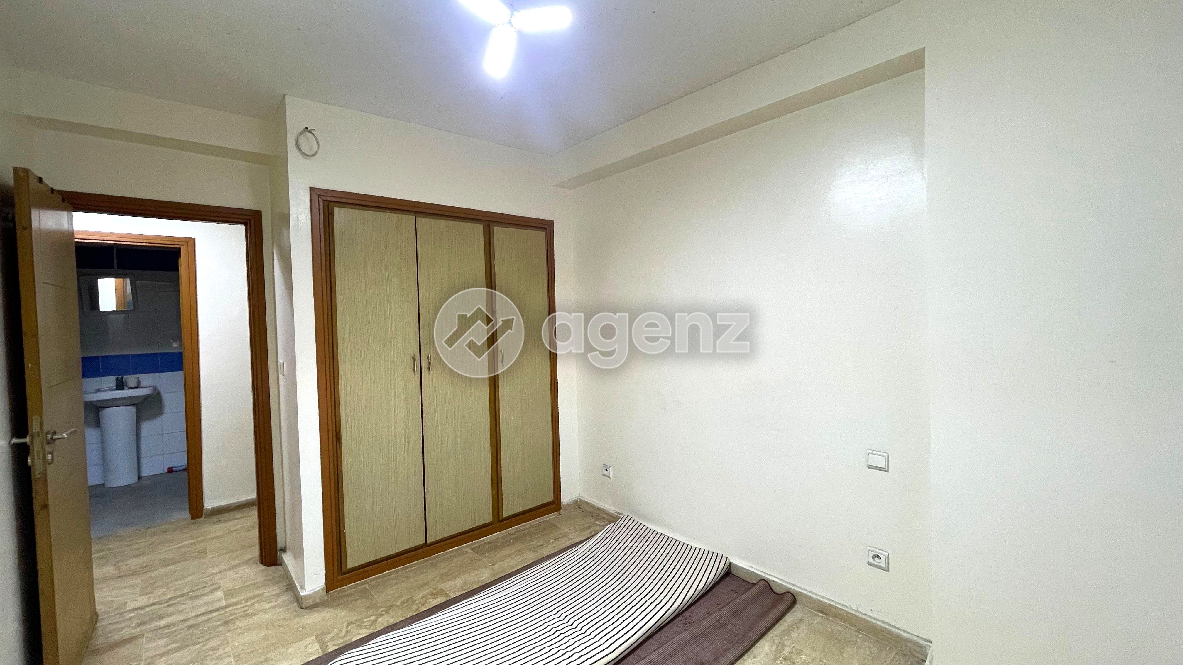 APPARTEMENT SANS VIS-À-VIS À RÉNOVER – EMPLACEMENT D’ANGLE  — 2