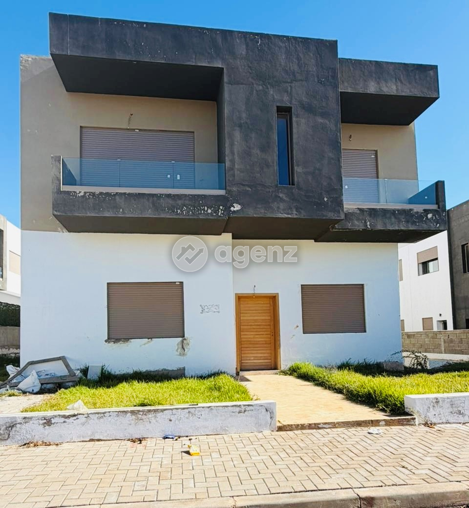 Villa de 330m2 avec piscine privative à vendre à Bouskoura — 2