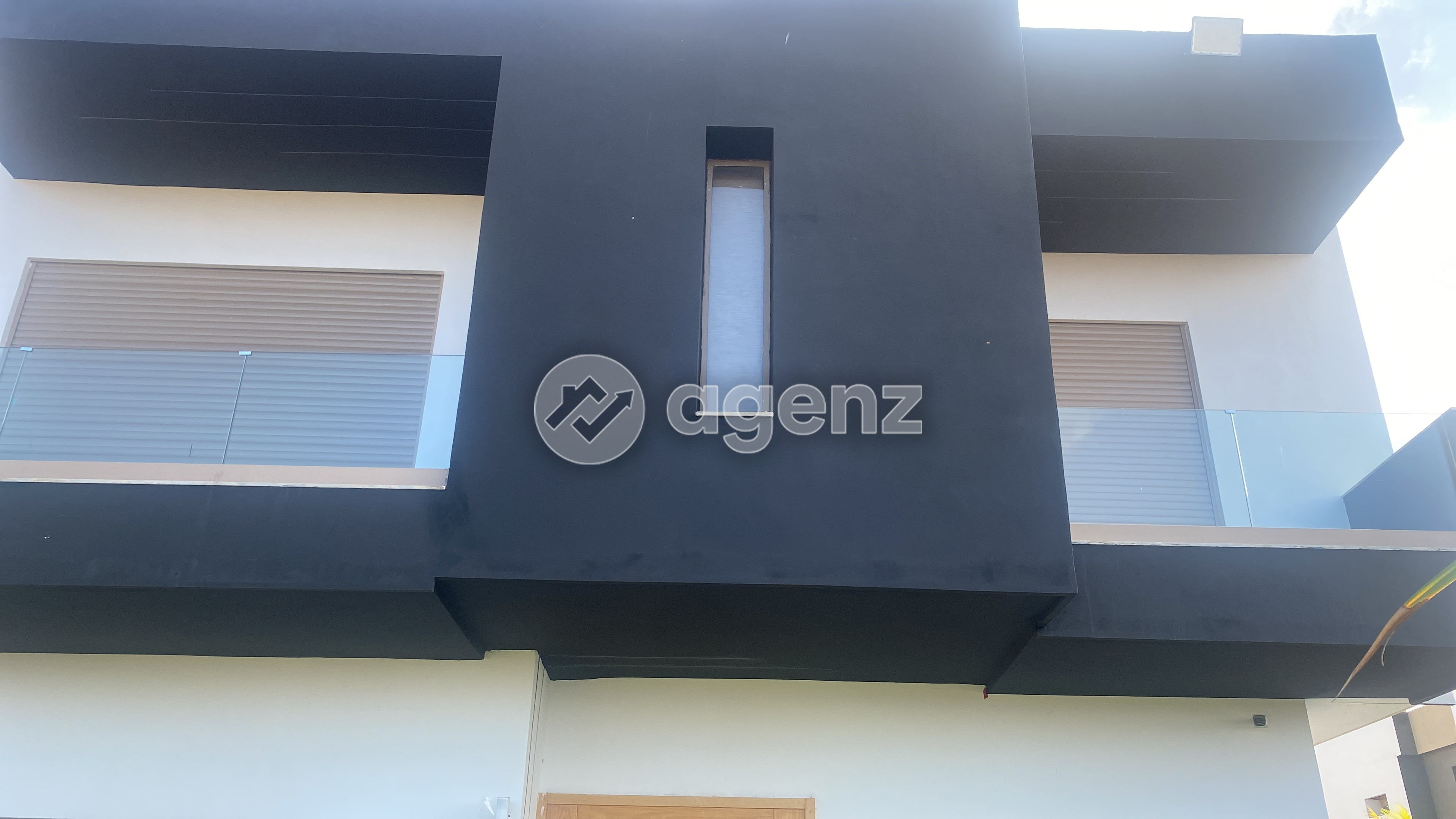 Villa de 330m2 avec piscine privative à vendre à Bouskoura — 3