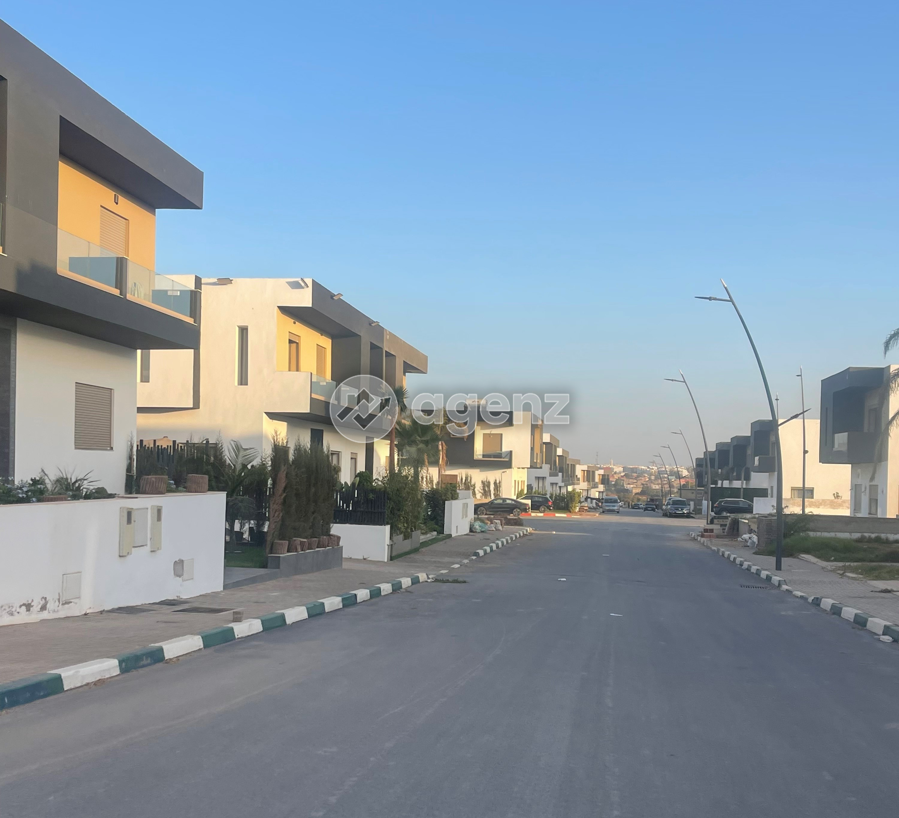 Villa de 330m2 avec piscine privative à vendre à Bouskoura — 5