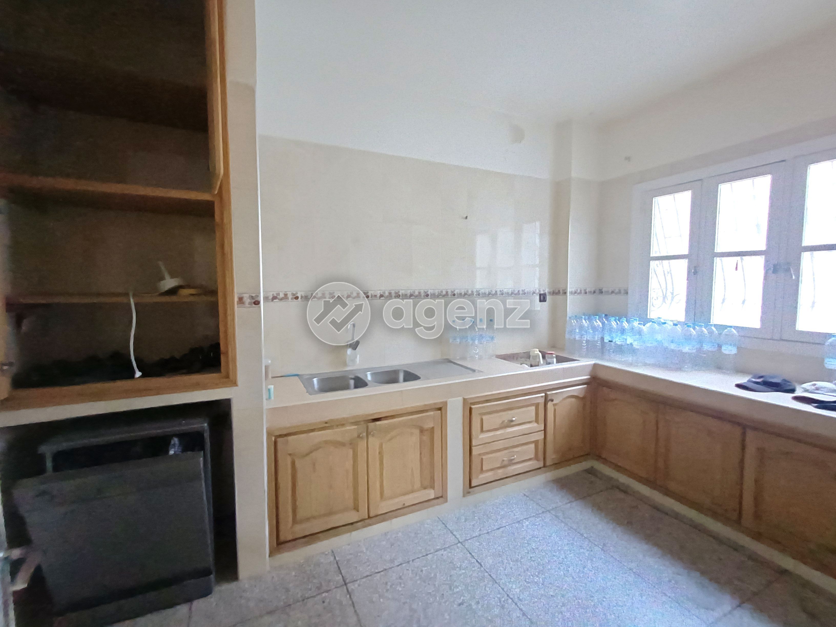 MAISON À FORT POTENTIEL AVEC LOCAL COMMERCIAL À OULFA — 2