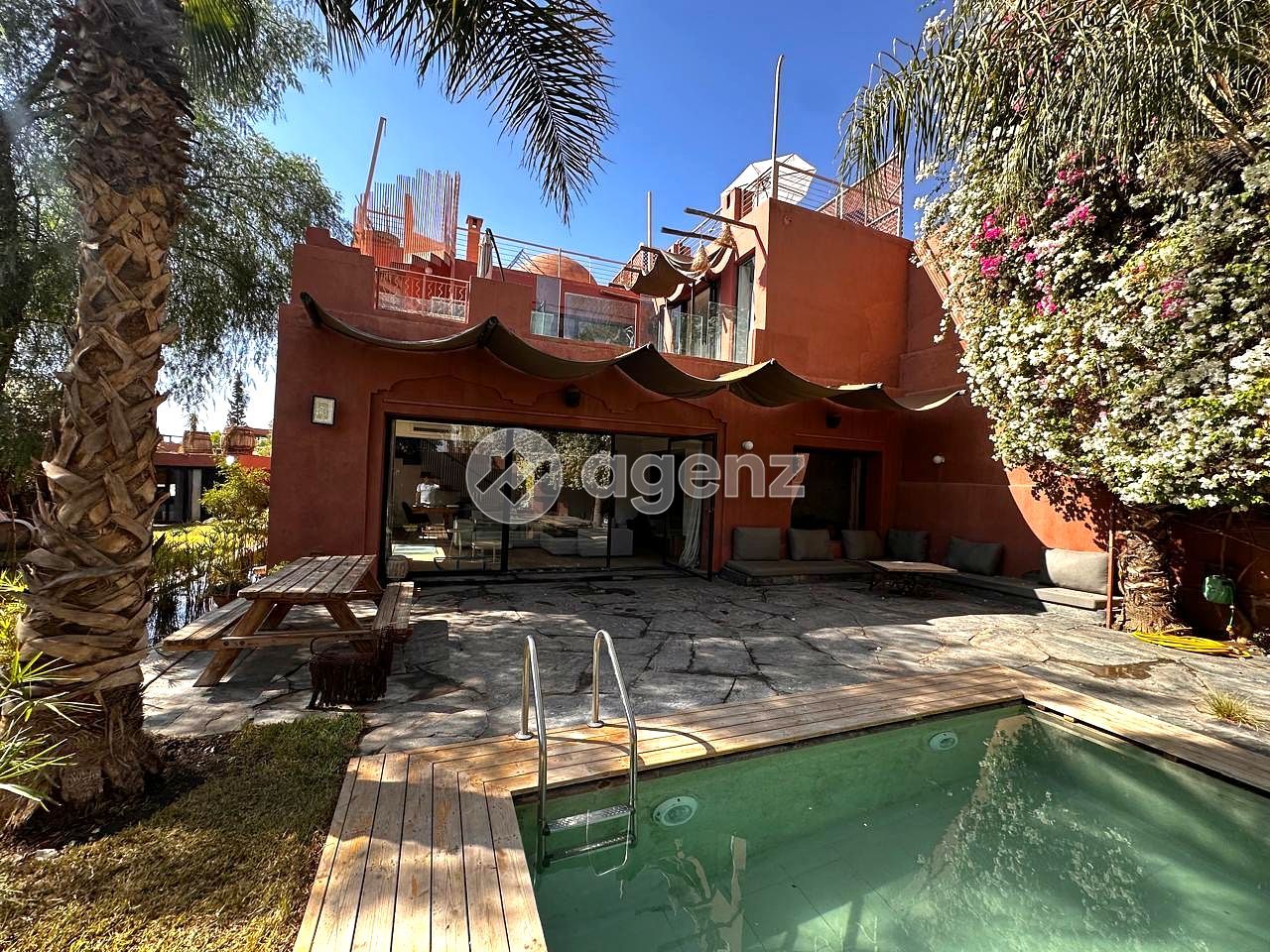 Villa à vendre à Ennakhil (Palmeraie) — 2