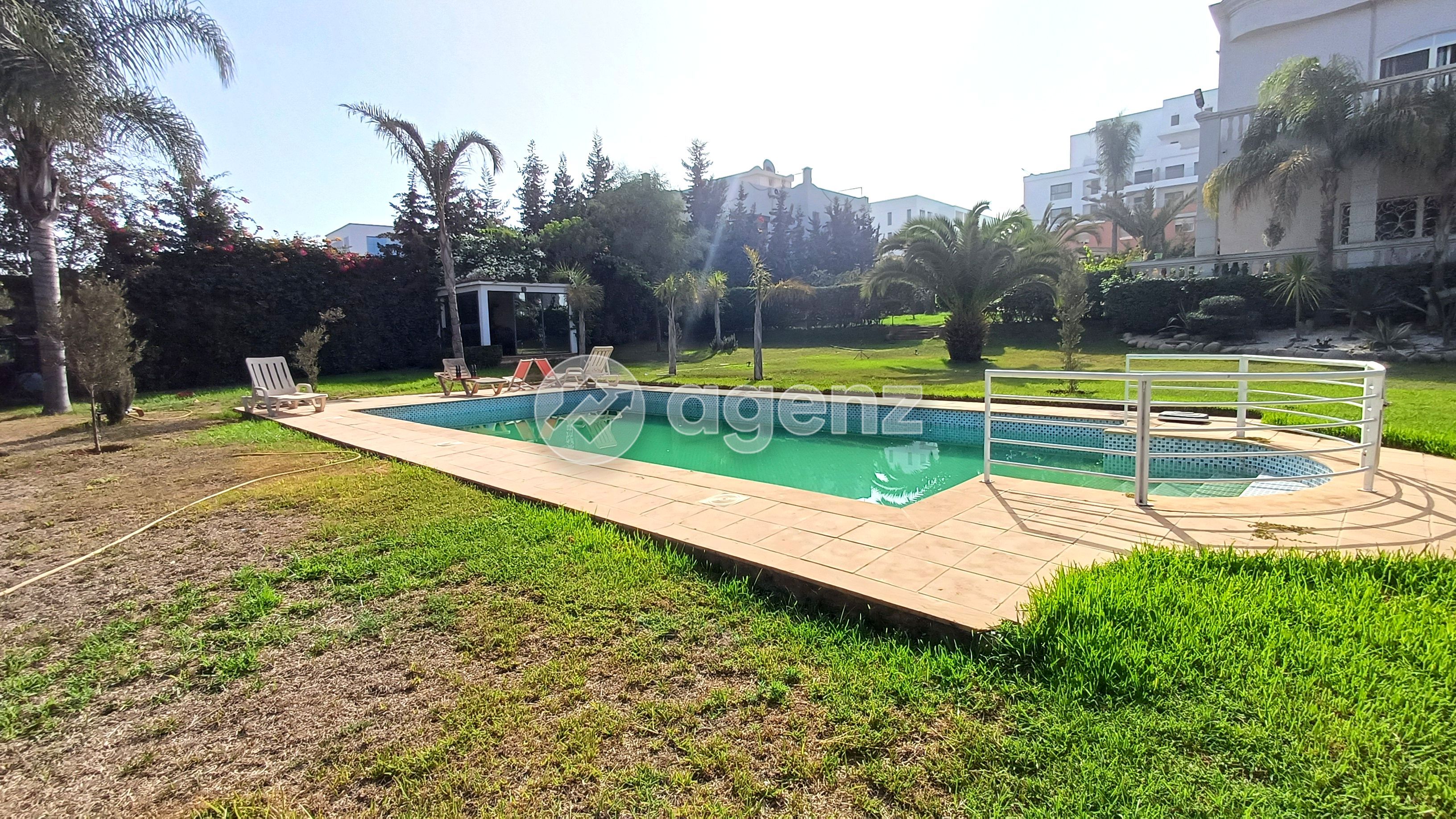 PRESTIGIEUSE VILLA AVEC PISCINE SUR 2 600 M² DE TERRAIN – CALIFORNIE