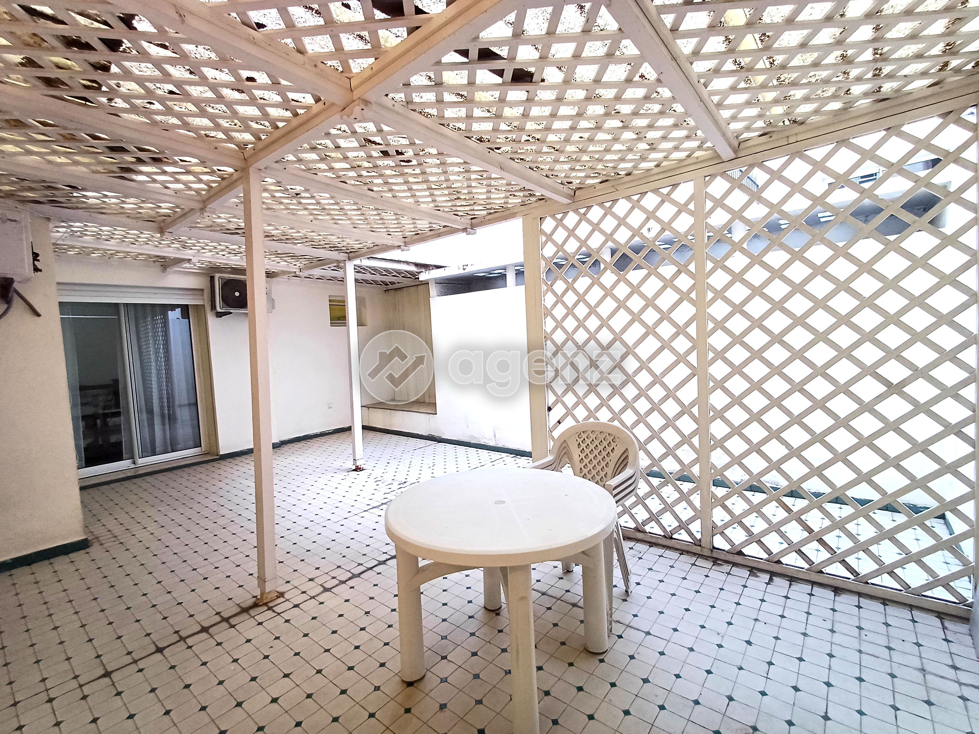 STUDIO CONFORTABLE DANS UN QUARTIER D’EXCEPTION — 5