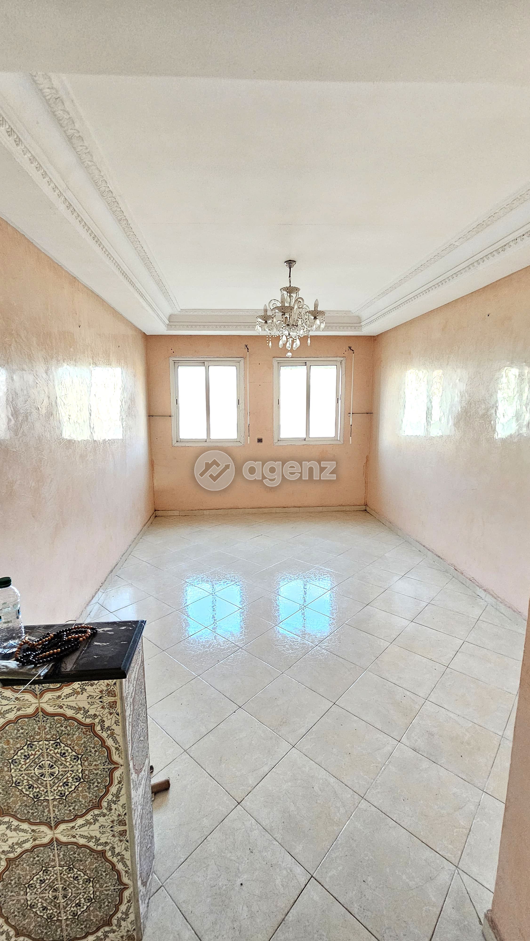 UN APPARTEMENT SIMPLE ET ACCUEILLANT