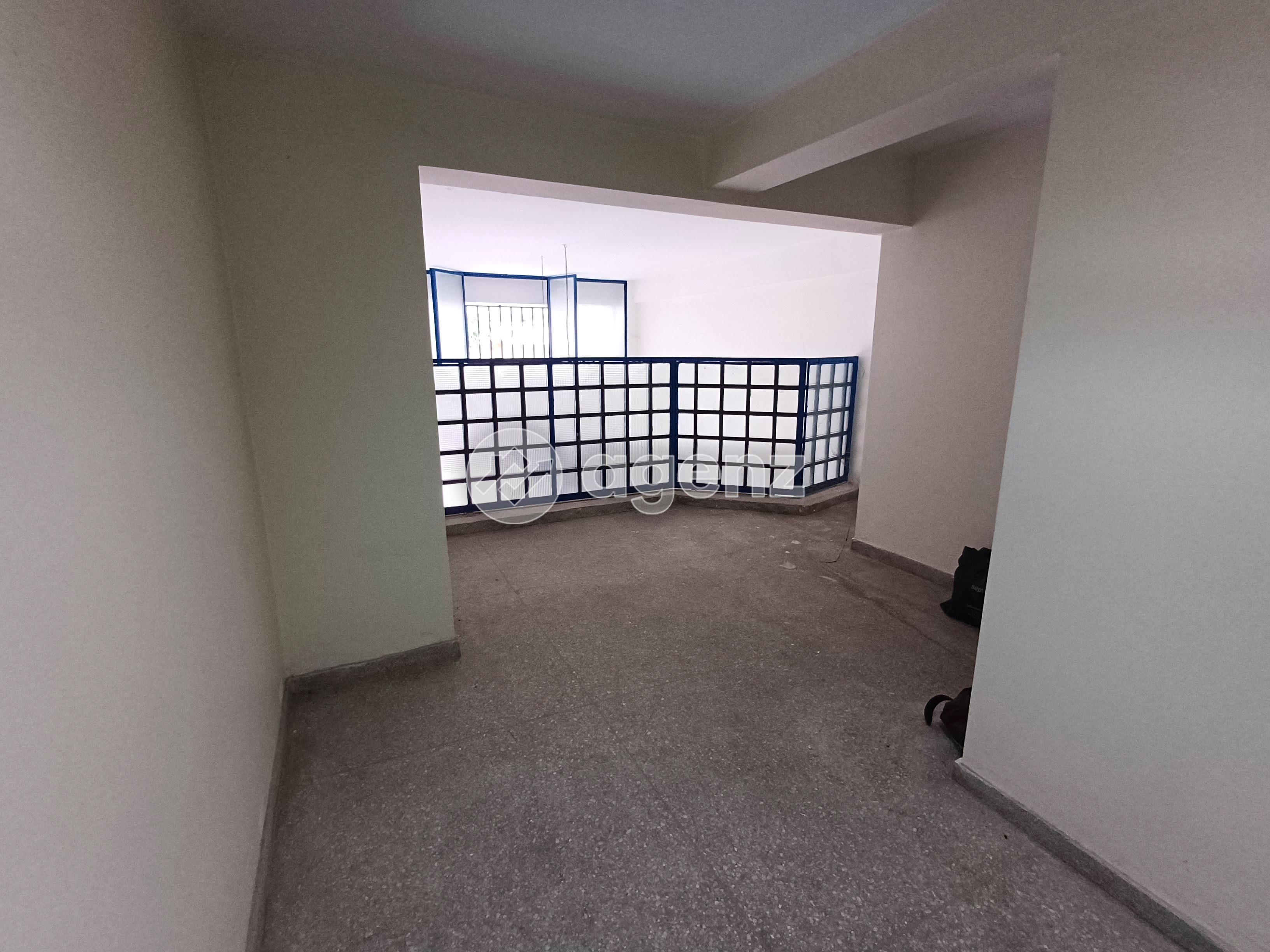 COMMERCE À FORT POTENTIEL AVEC MEZZANINES – BOURGOGNE OUEST — 2