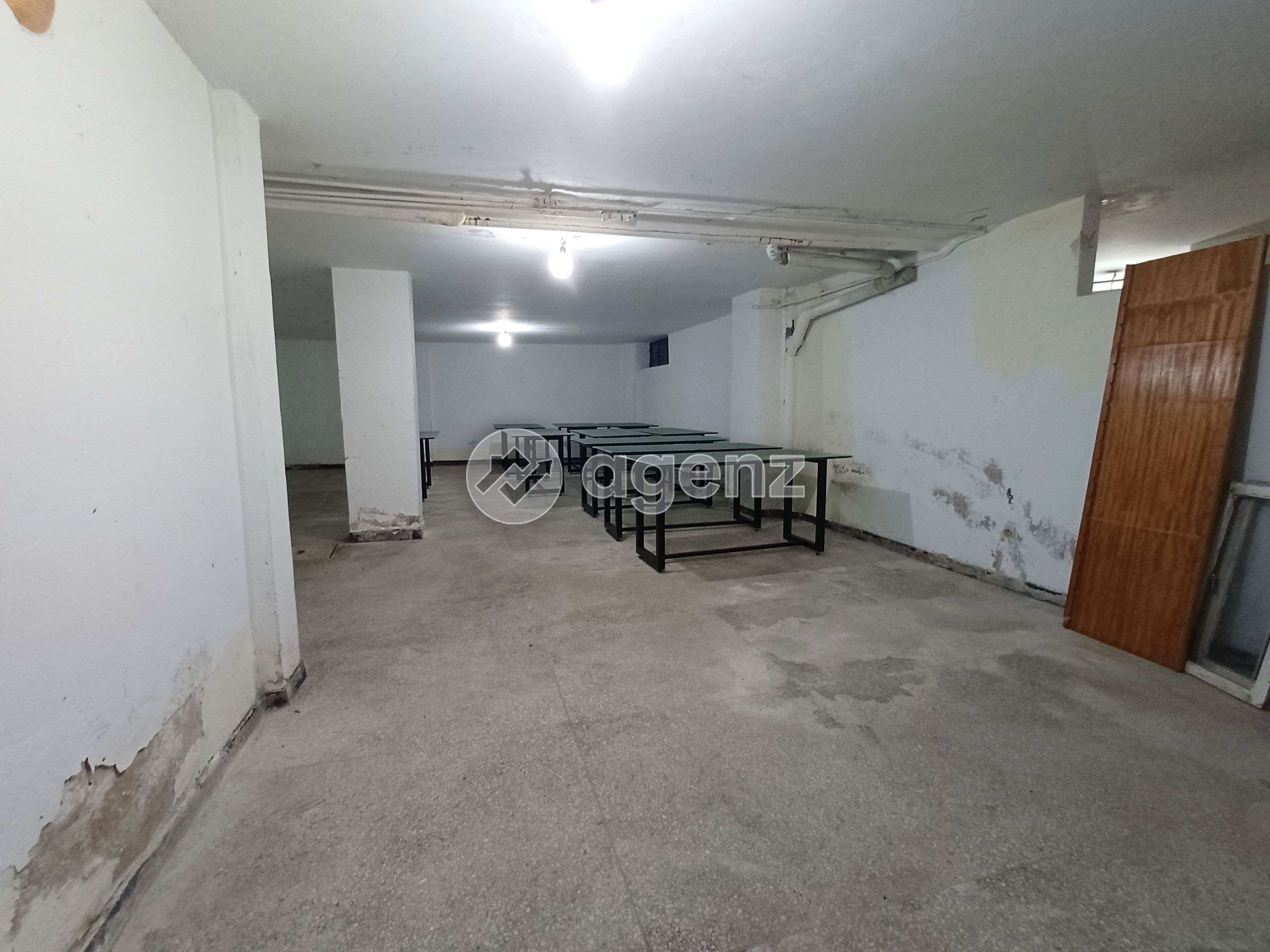 COMMERCE À FORT POTENTIEL AVEC MEZZANINES – BOURGOGNE OUEST — 5