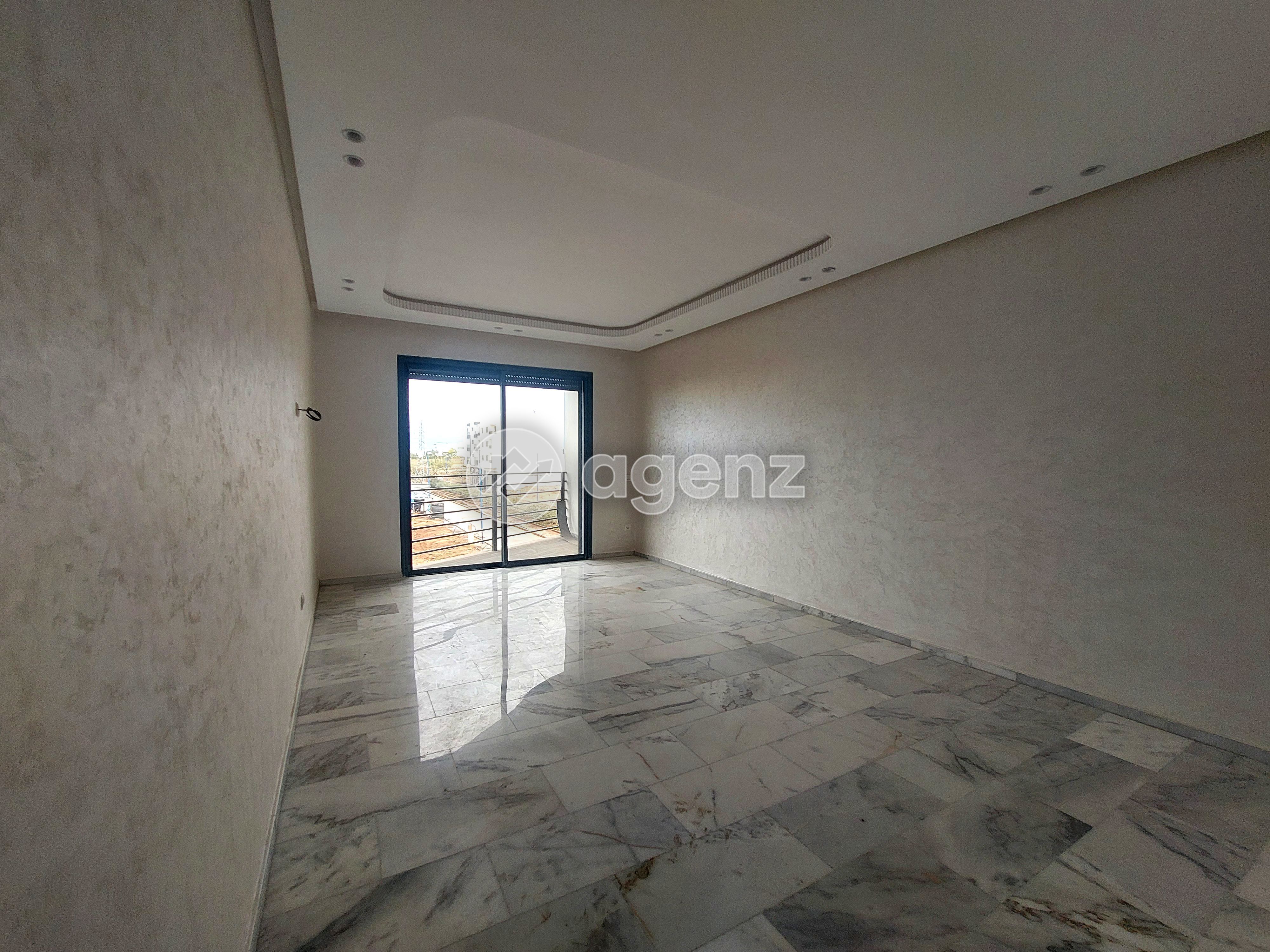 Charmant Appartement de 3 chambres à vendre à Bouskoura