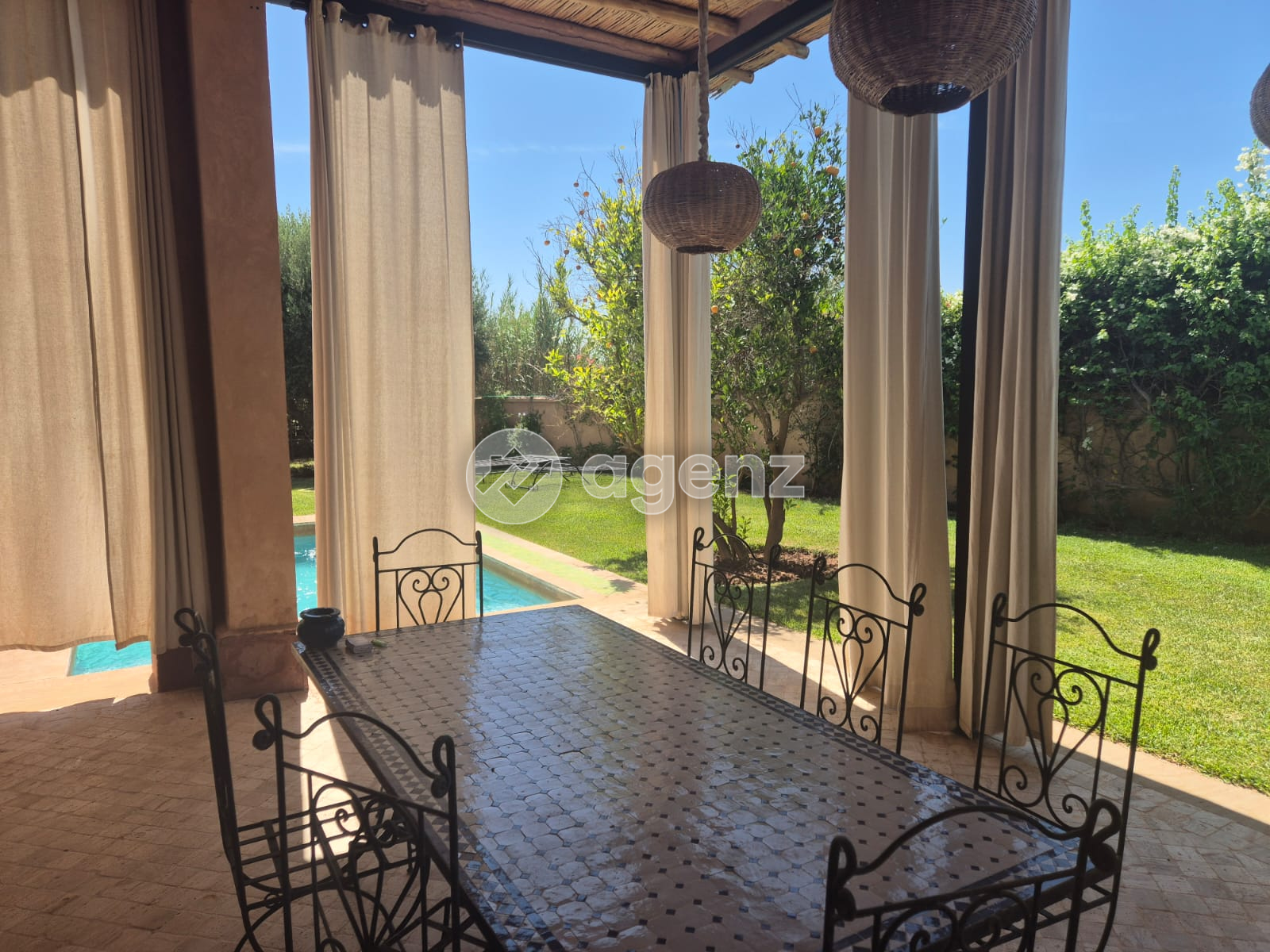 Authentique Villa de 4 chambres à vendre à Ennakhil (Palmeraie) — 2