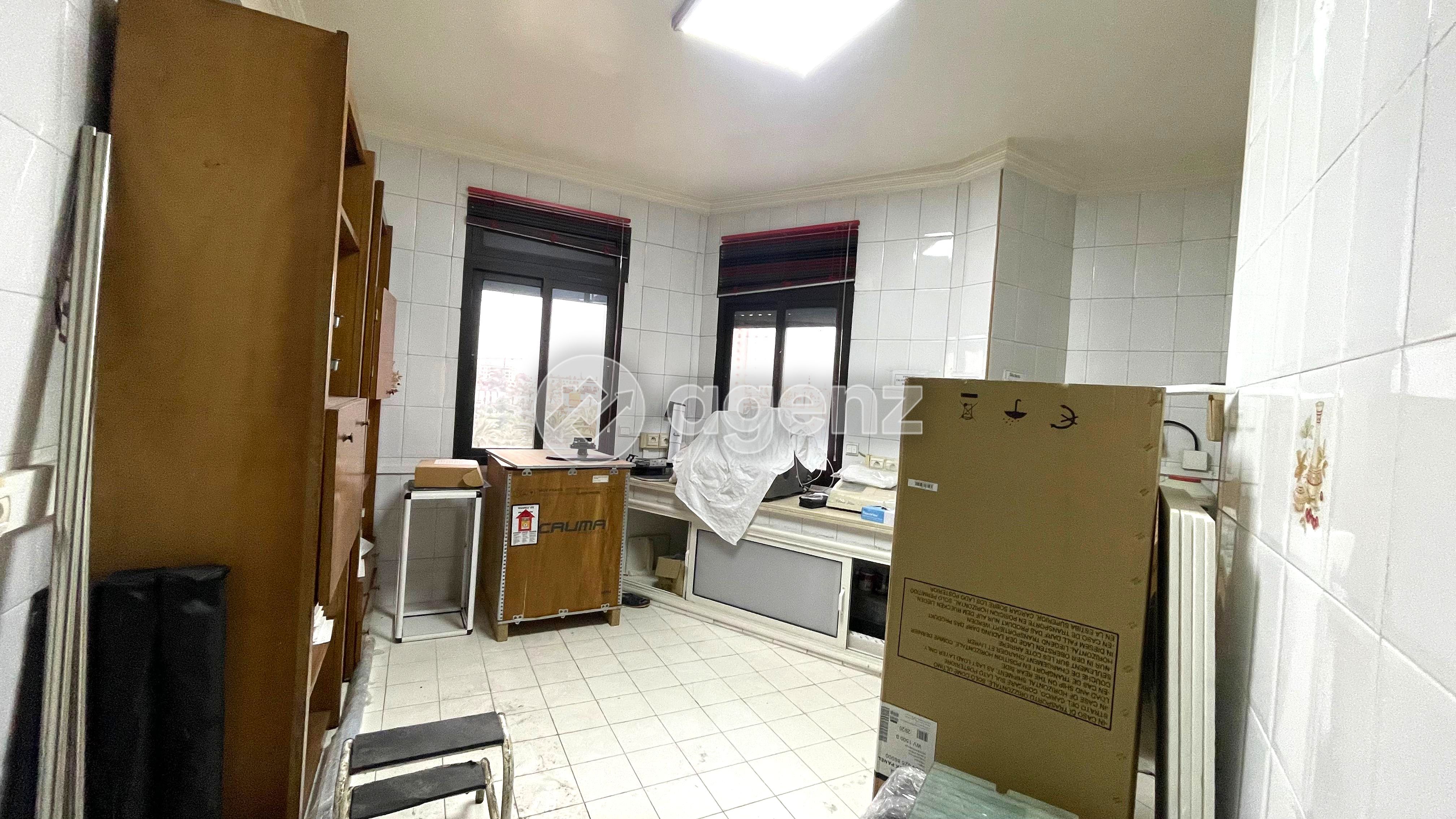 APPARTEMENT À DOUBLE USAGE HABITATION OU PROFESSIONNEL — 3