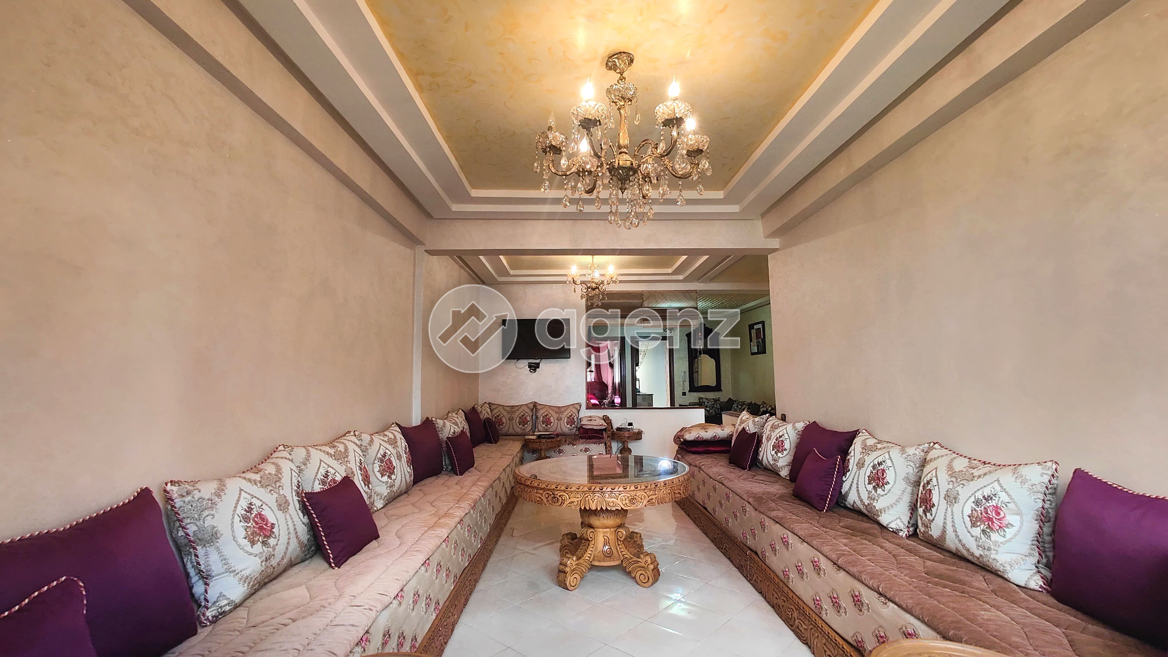 APPARTEMENT LUMINEUX AVEC BALCON ET COUR PRIVATIVE