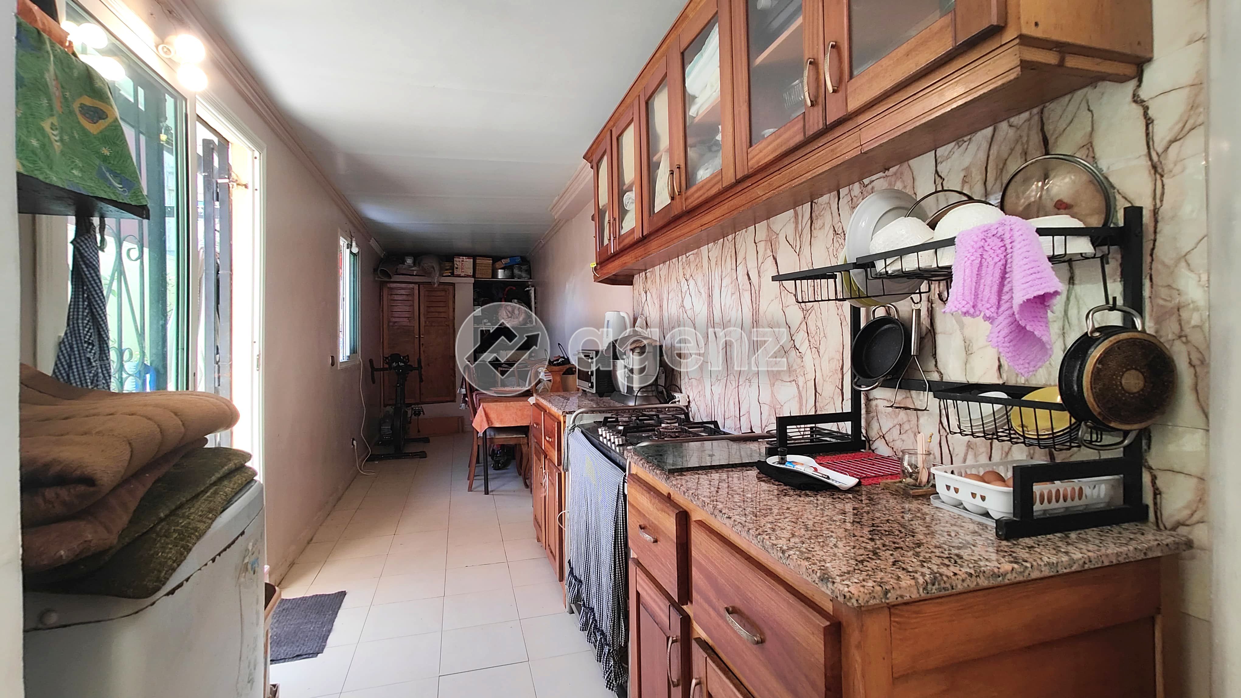 APPARTEMENT LUMINEUX AVEC BALCON ET COUR PRIVATIVE — 3