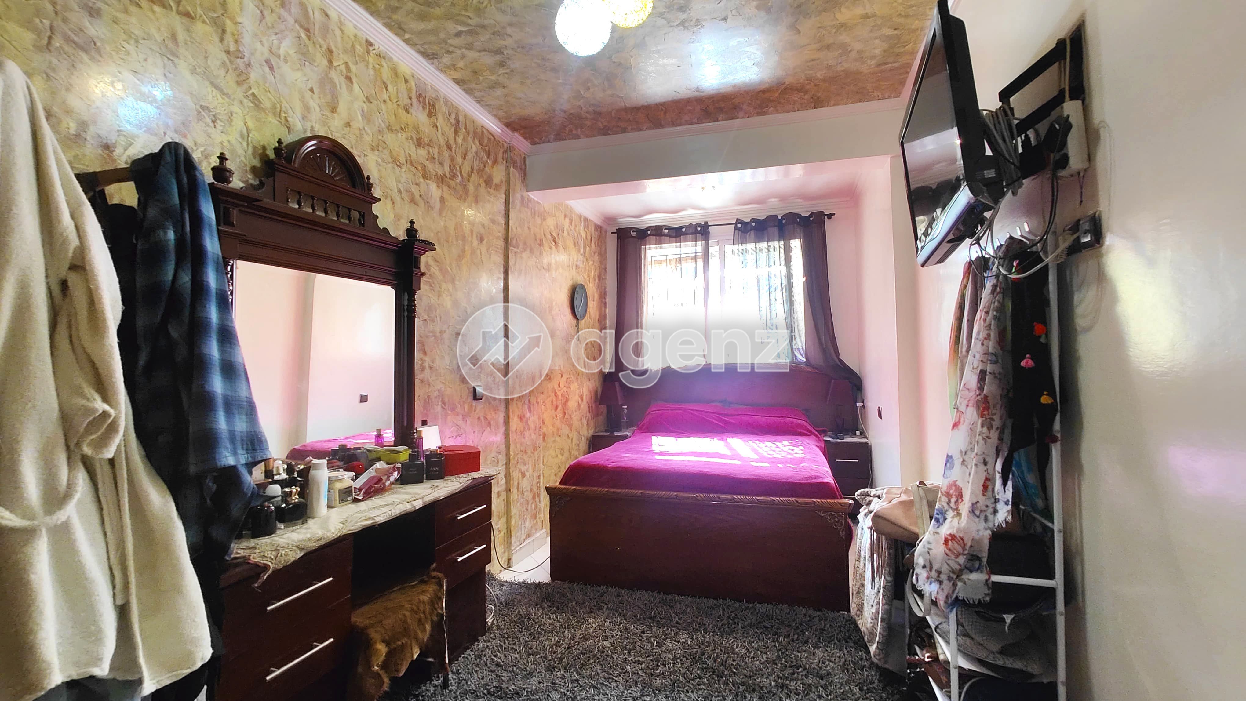 APPARTEMENT LUMINEUX AVEC BALCON ET COUR PRIVATIVE — 2