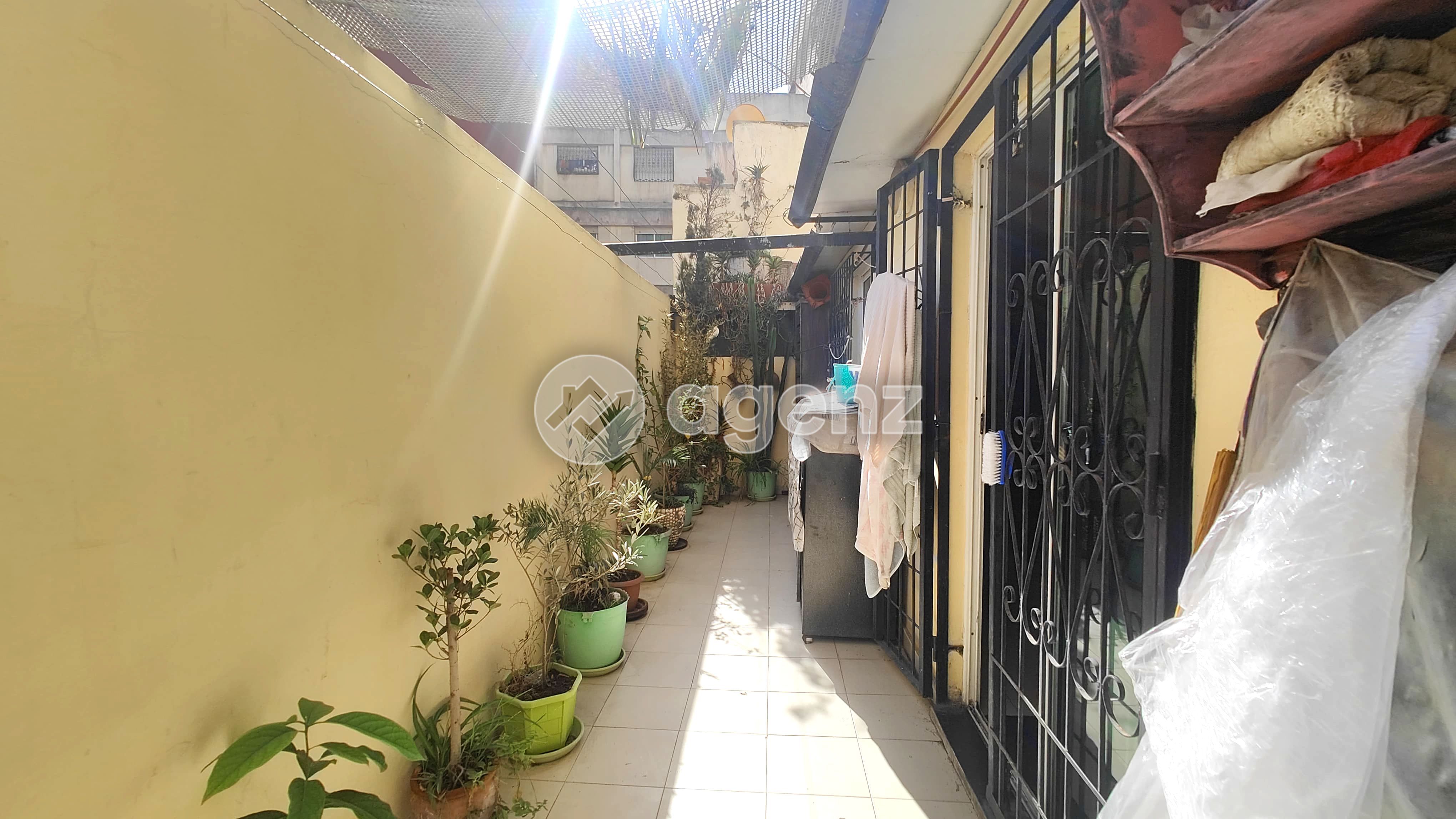 APPARTEMENT LUMINEUX AVEC BALCON ET COUR PRIVATIVE — 4