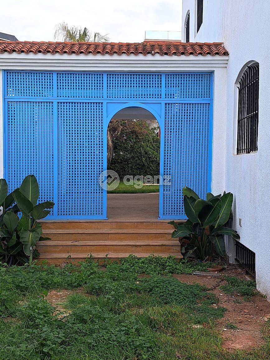 Superbe Villa de 5 chambres à vendre à Monica pieds dans l'eau
