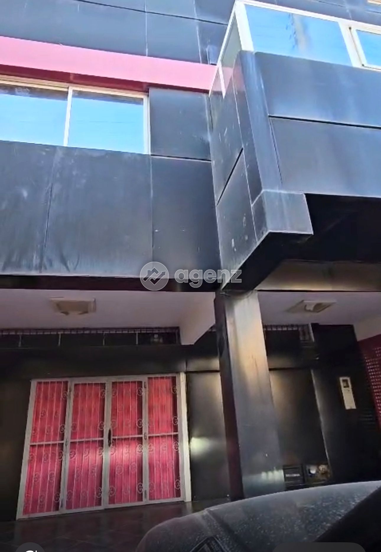 Local commercial sur 3 niveaux dont magasin 300 m2