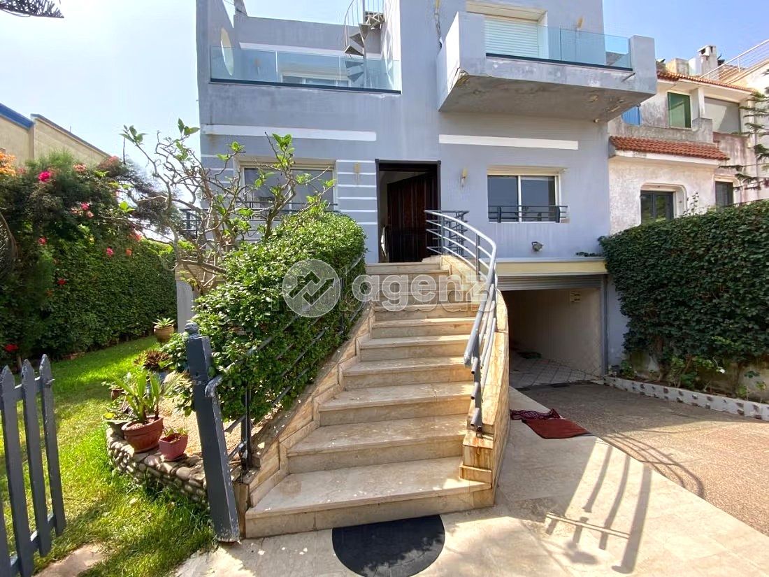 Villa de luxe 456m² 
Dar Bouazza 
Bon Emplacement — 2