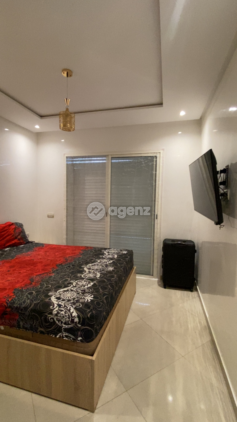 Authentique Appartement de 1 chambre à vendre — 5