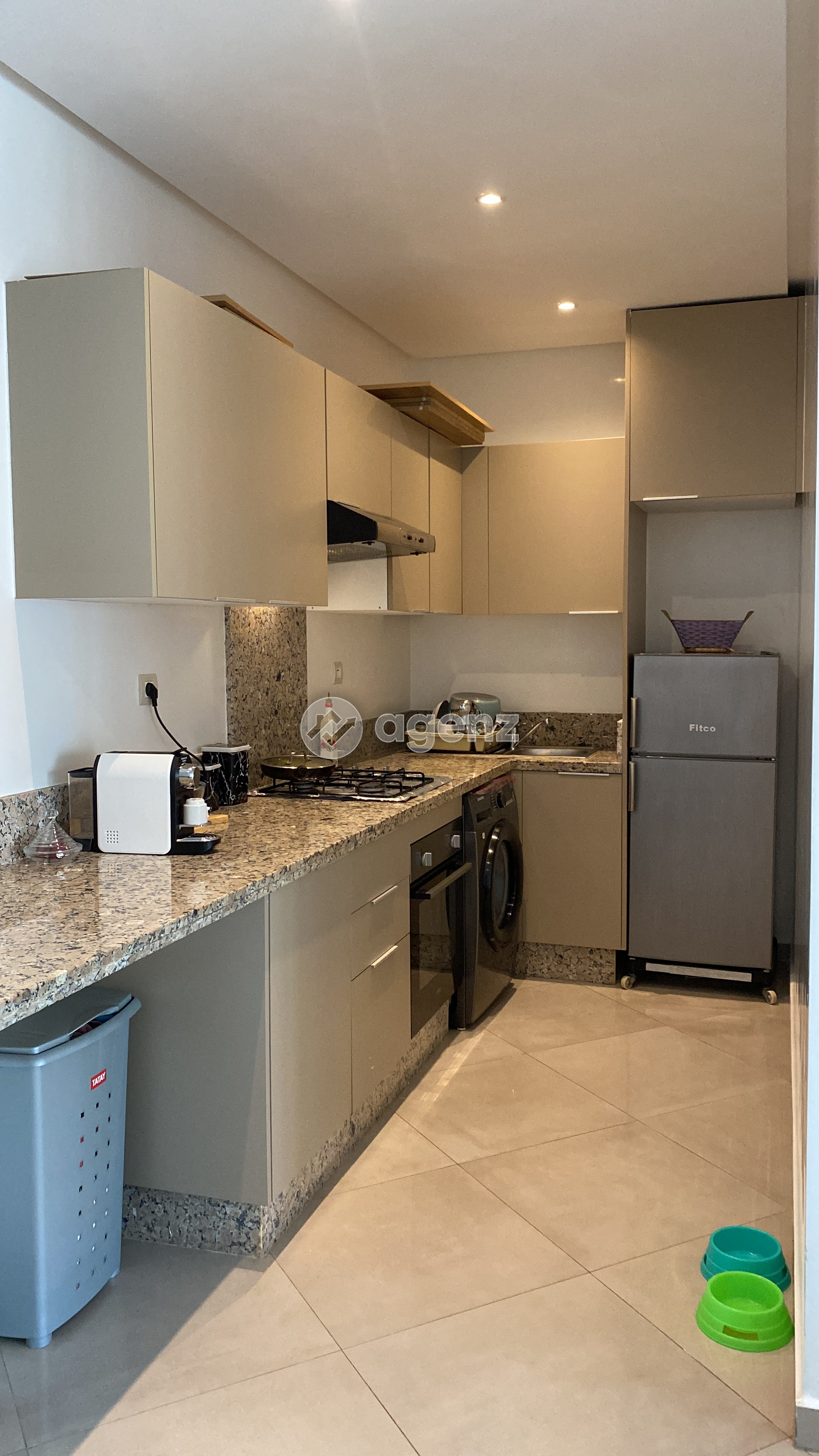 Authentique Appartement de 1 chambre à vendre — 2