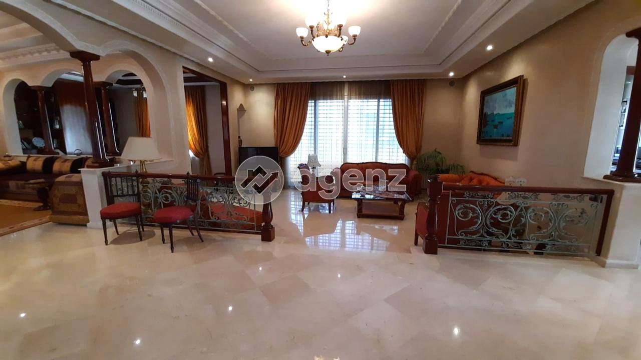 Luxueux Villa de 5 chambres à vendre à Ain Diab Extension