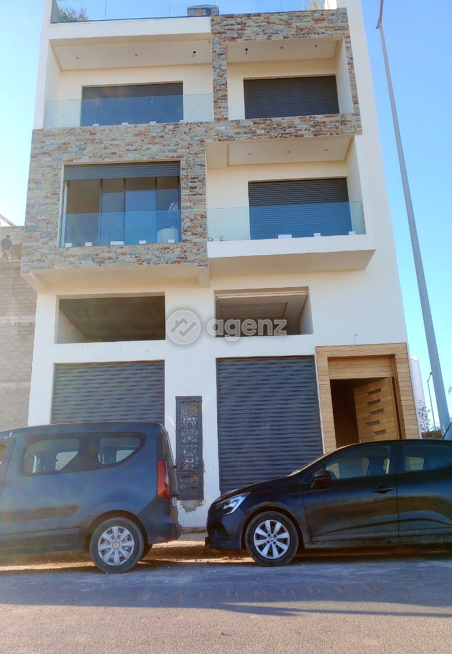 منزل شاسع للبيع بجانب شاطئ دار بوعزة