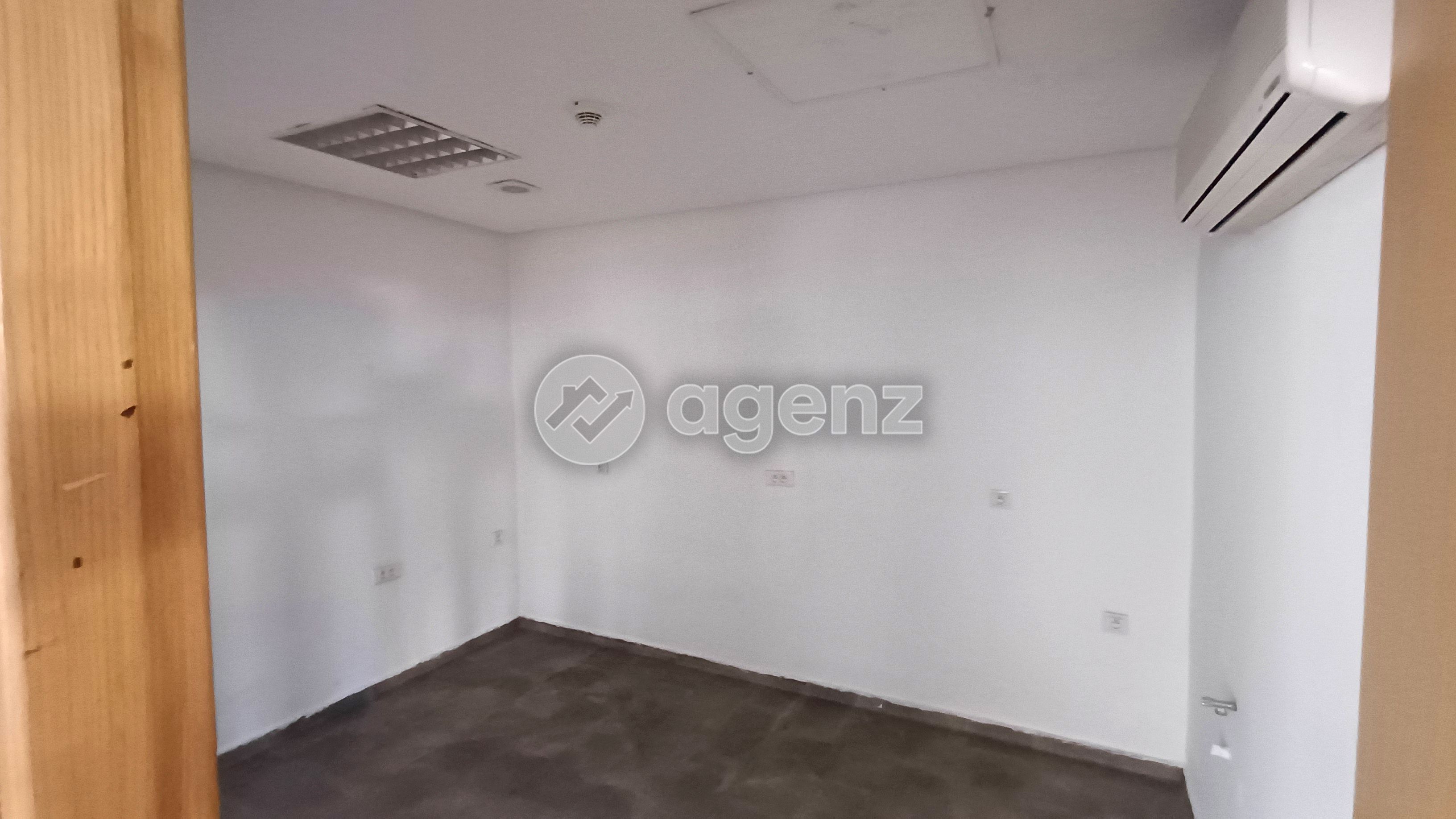 LOCAL COMMERCIAL NEUF ET POLYVALENT AMENAGÉ EN BUREAUX - ZÉNITH — 3