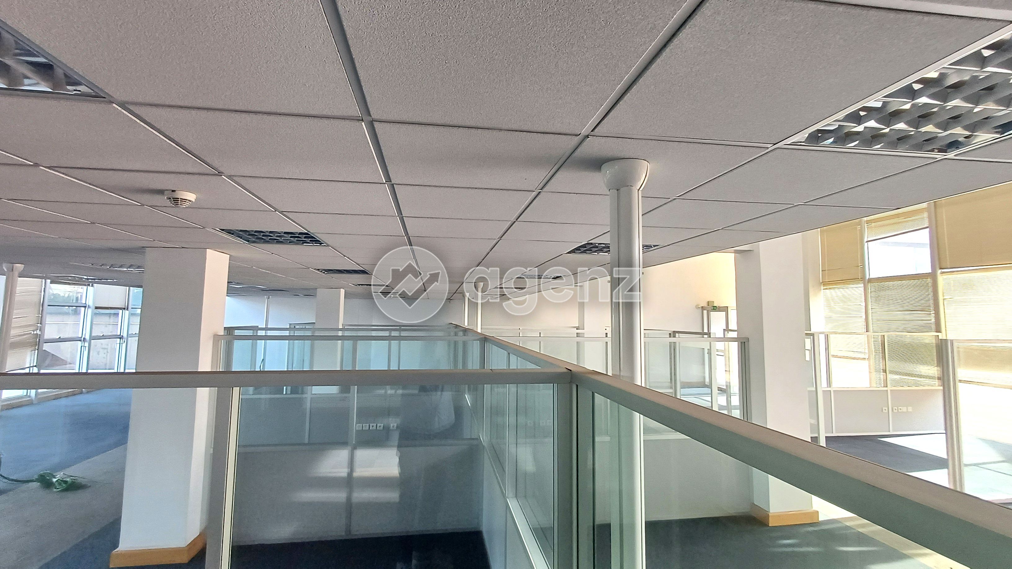 LOCAL COMMERCIAL NEUF ET POLYVALENT AMENAGÉ EN BUREAUX - ZÉNITH — 4