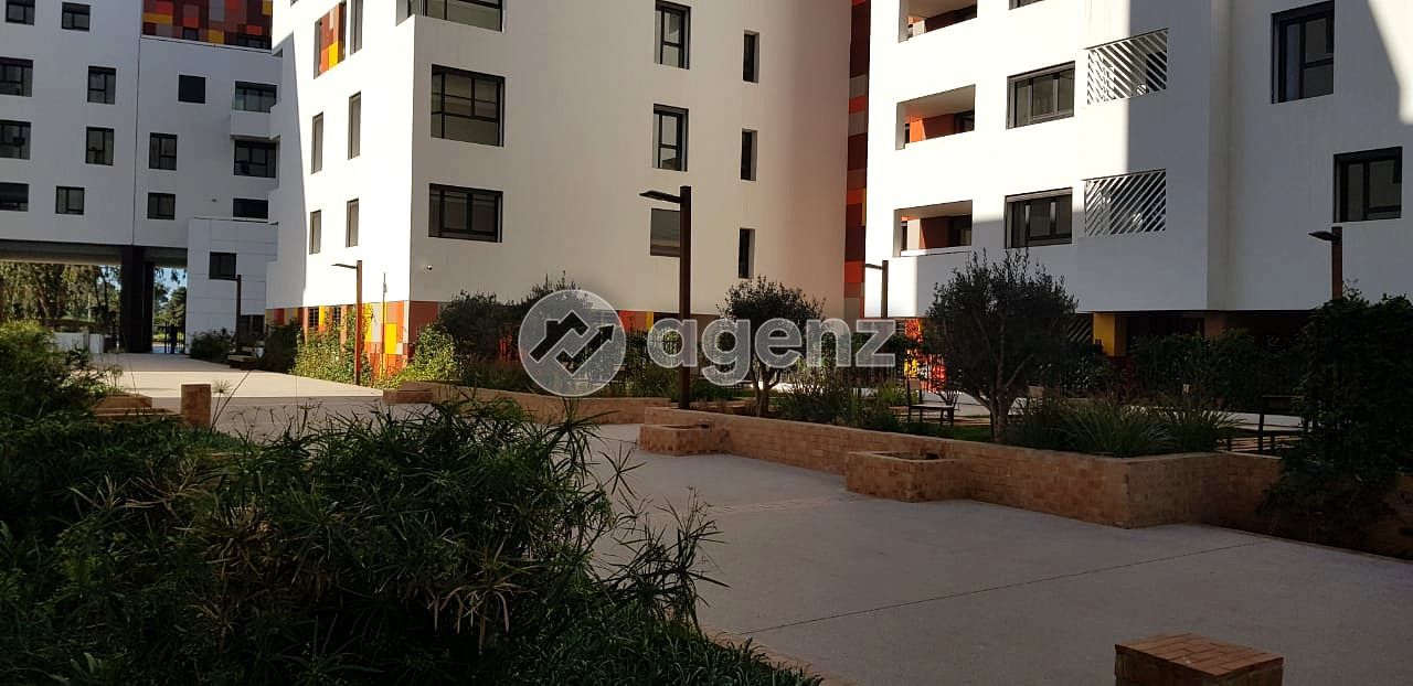 Magnifique studio  de 1 chambre avec grand salon à louer à Casablanca Finance City — 2