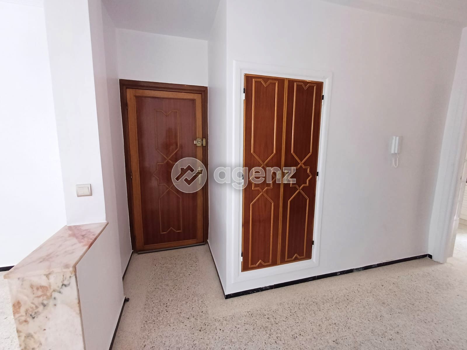 UN APPARTEMENT PRATIQUE ET BIEN SITUÉ — 4