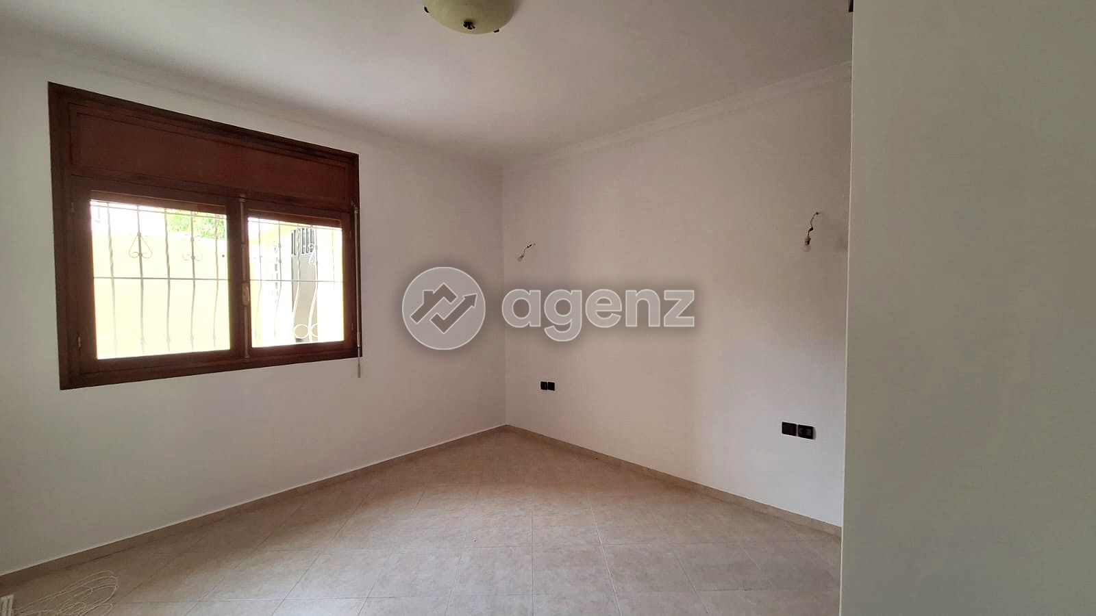 UN APPARTEMENT PRATIQUE ET BIEN SITUÉ — 2