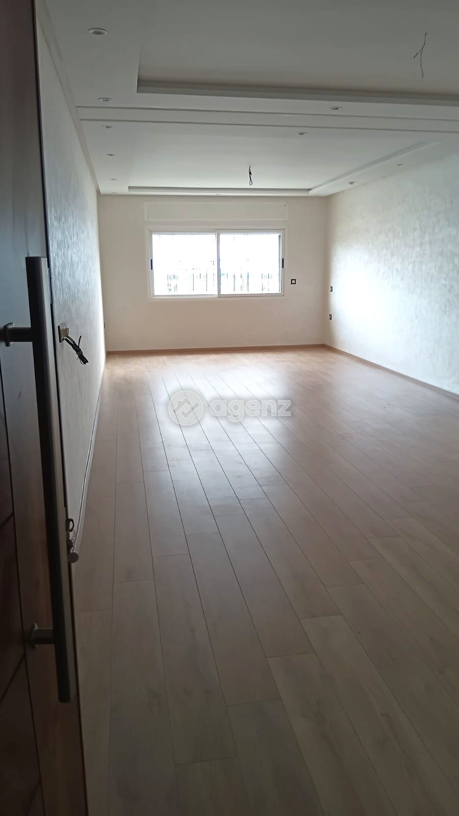 Appartement 133 m² rénové à neuf à vendre à Tanger – 3 chambres ensoleillées + garage
