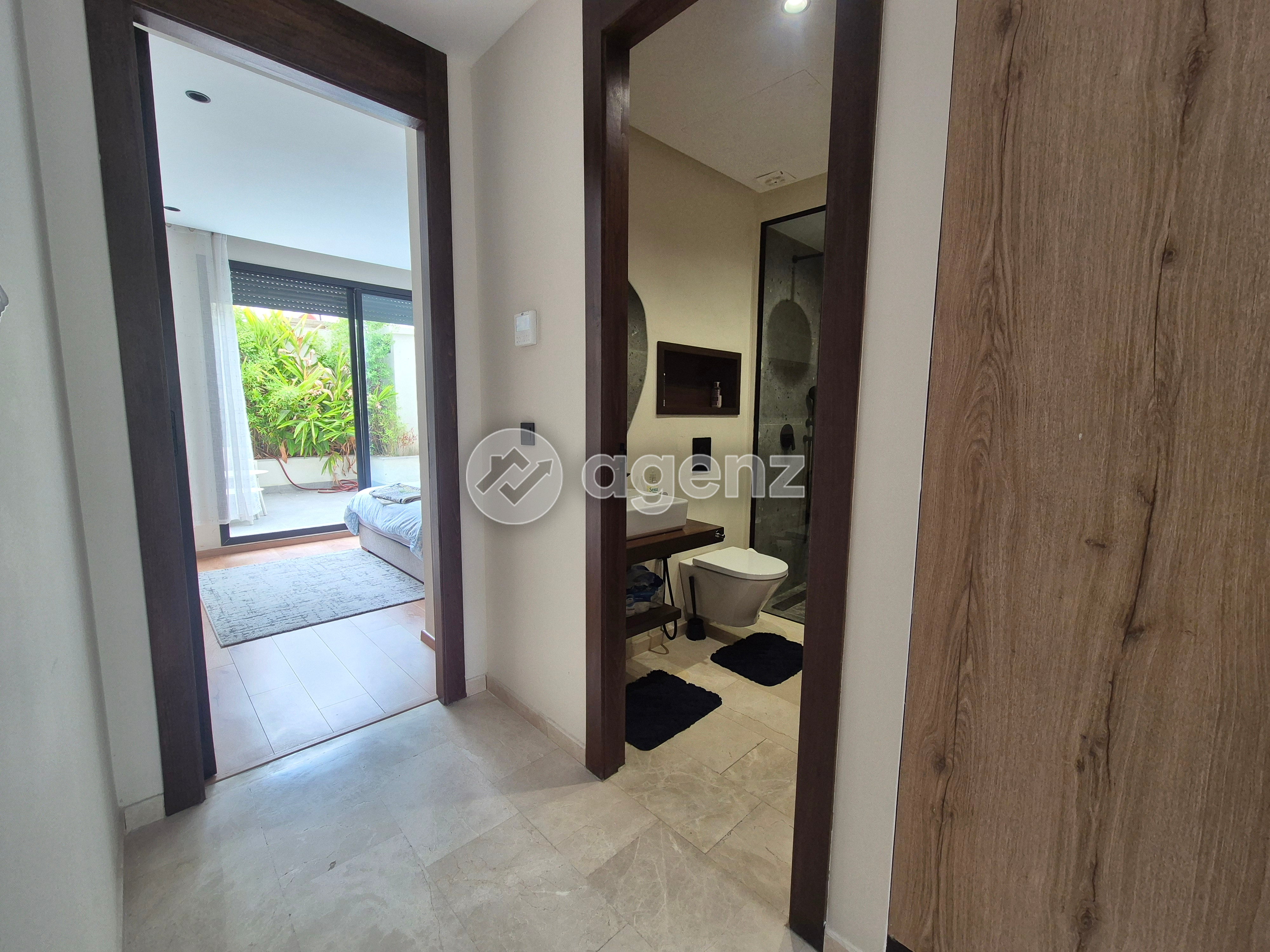 Franceville: Studio avec double terrasse  — 4
