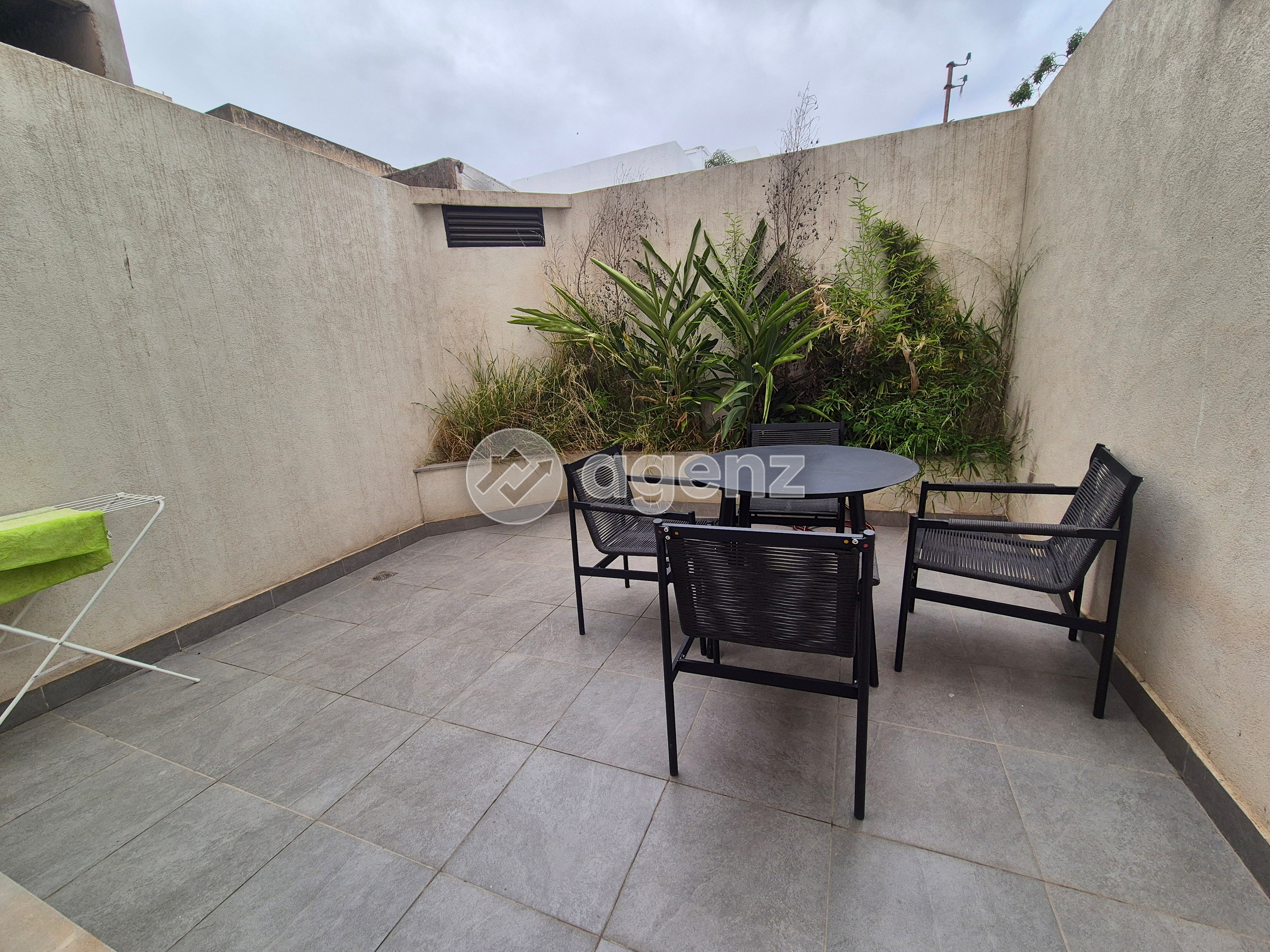 Franceville: Studio avec double terrasse  — 3