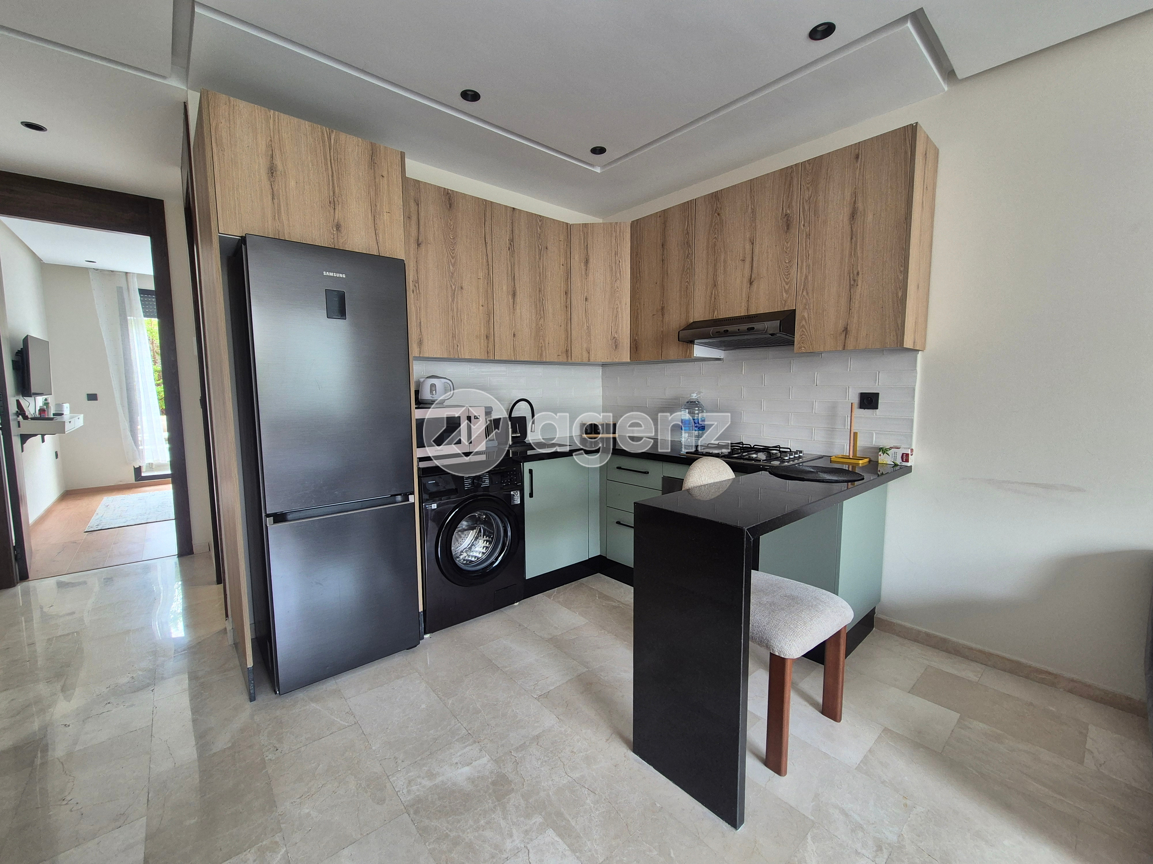 Franceville: Studio avec double terrasse  — 2