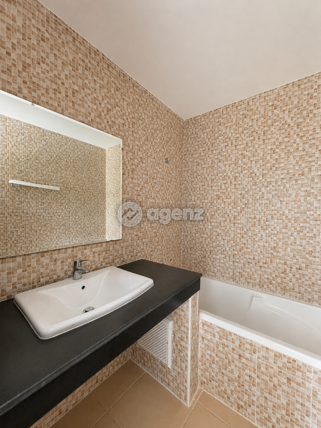 Authentique Appartement de 2 chambres à vendre — 5