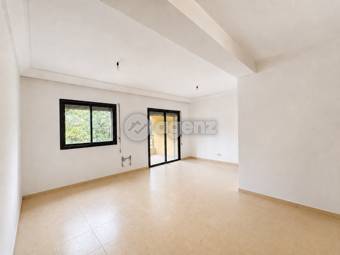 Authentique Appartement de 2 chambres à vendre — 2
