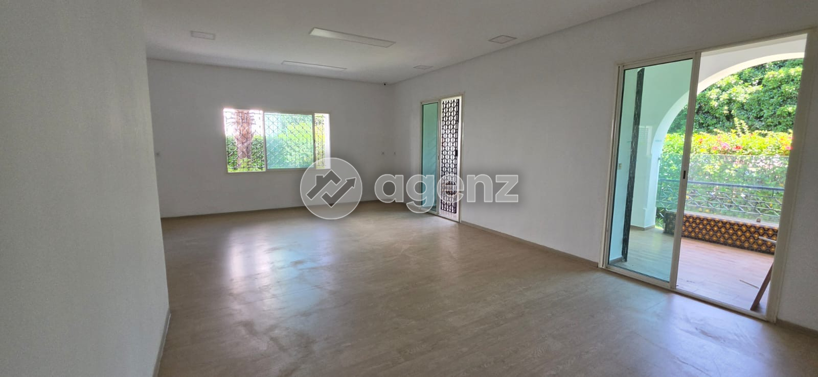 Bureau 1000 m² à Autre — 5