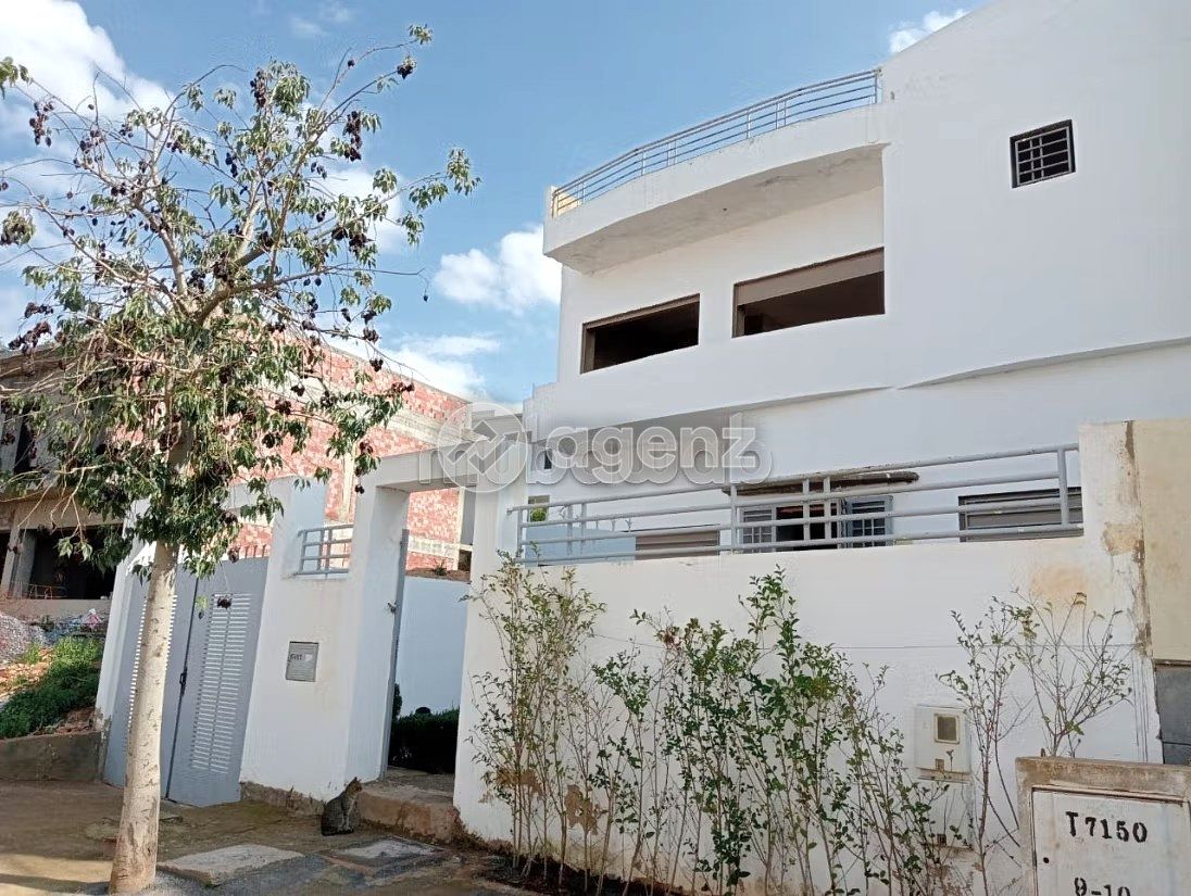 Villa semifinie àvendre Témara 
Excellent potentiel — 2
