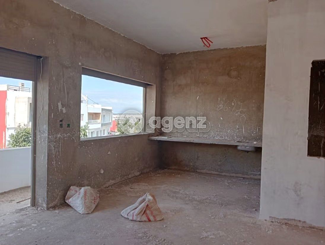 Villa semifinie àvendre Témara 
Excellent potentiel — 3