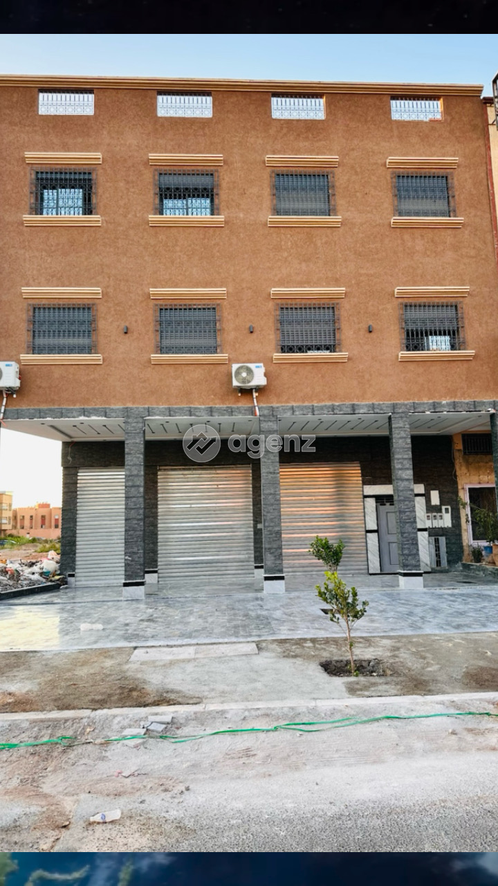 Une maison exceptionnelle de 5 chambres, deux étages et 2 locaux commerciaux à vendre à Mahamid Abwab Atlas. — 2