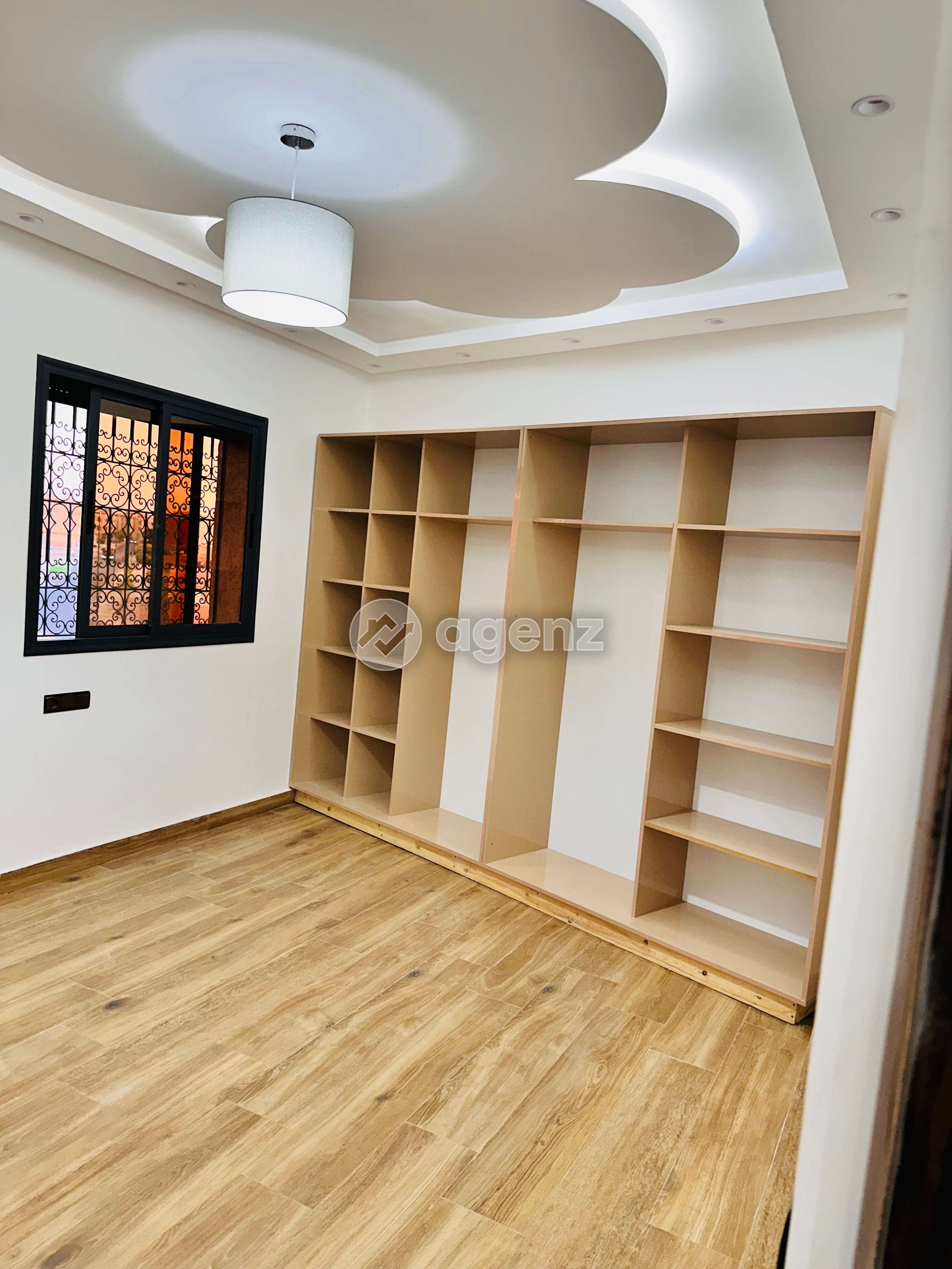 Une maison exceptionnelle de 5 chambres, deux étages et 2 locaux commerciaux à vendre à Mahamid Abwab Atlas. — 3