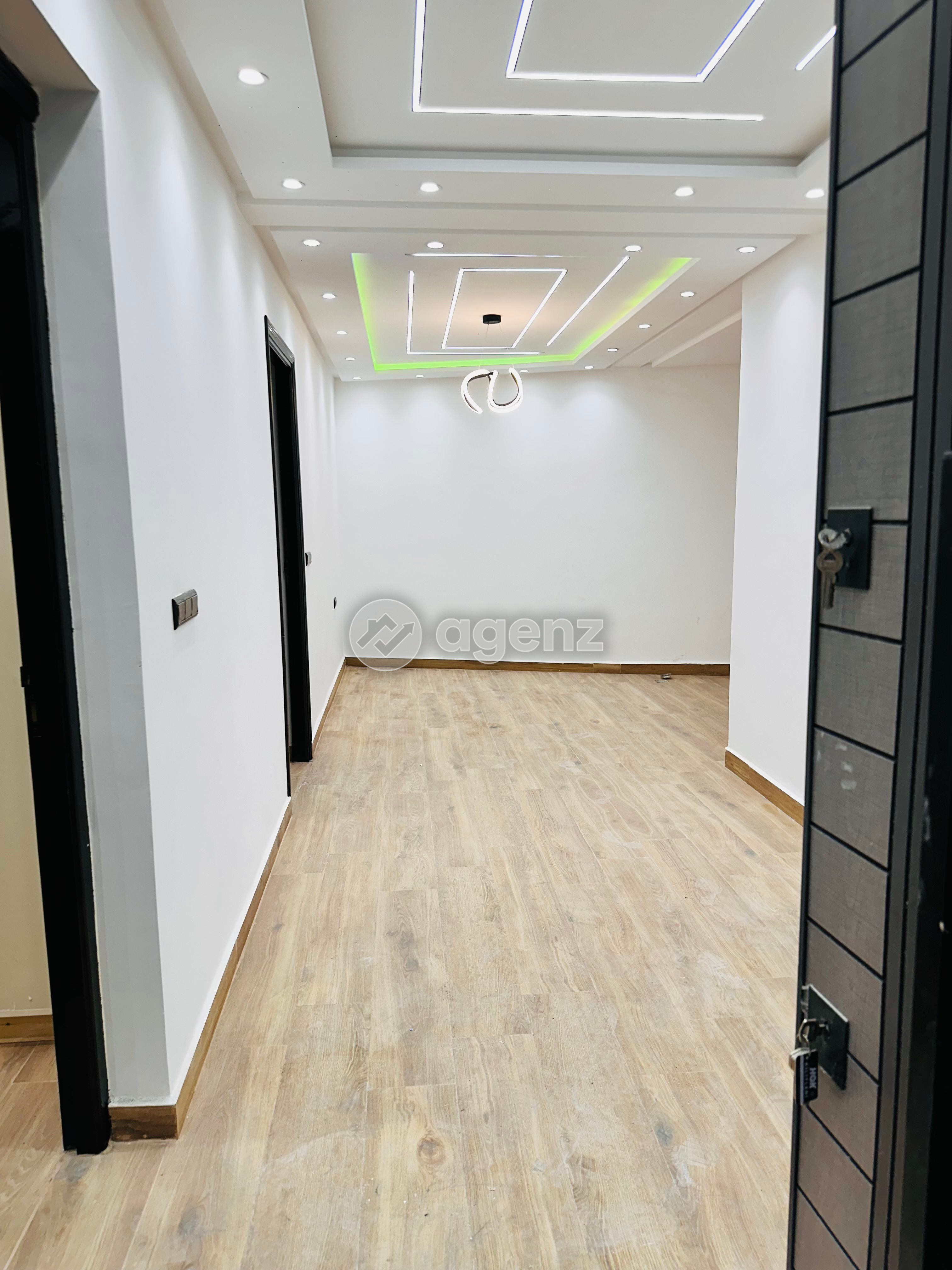 Une maison exceptionnelle de 5 chambres, deux étages et 2 locaux commerciaux à vendre à Mahamid Abwab Atlas. — 5