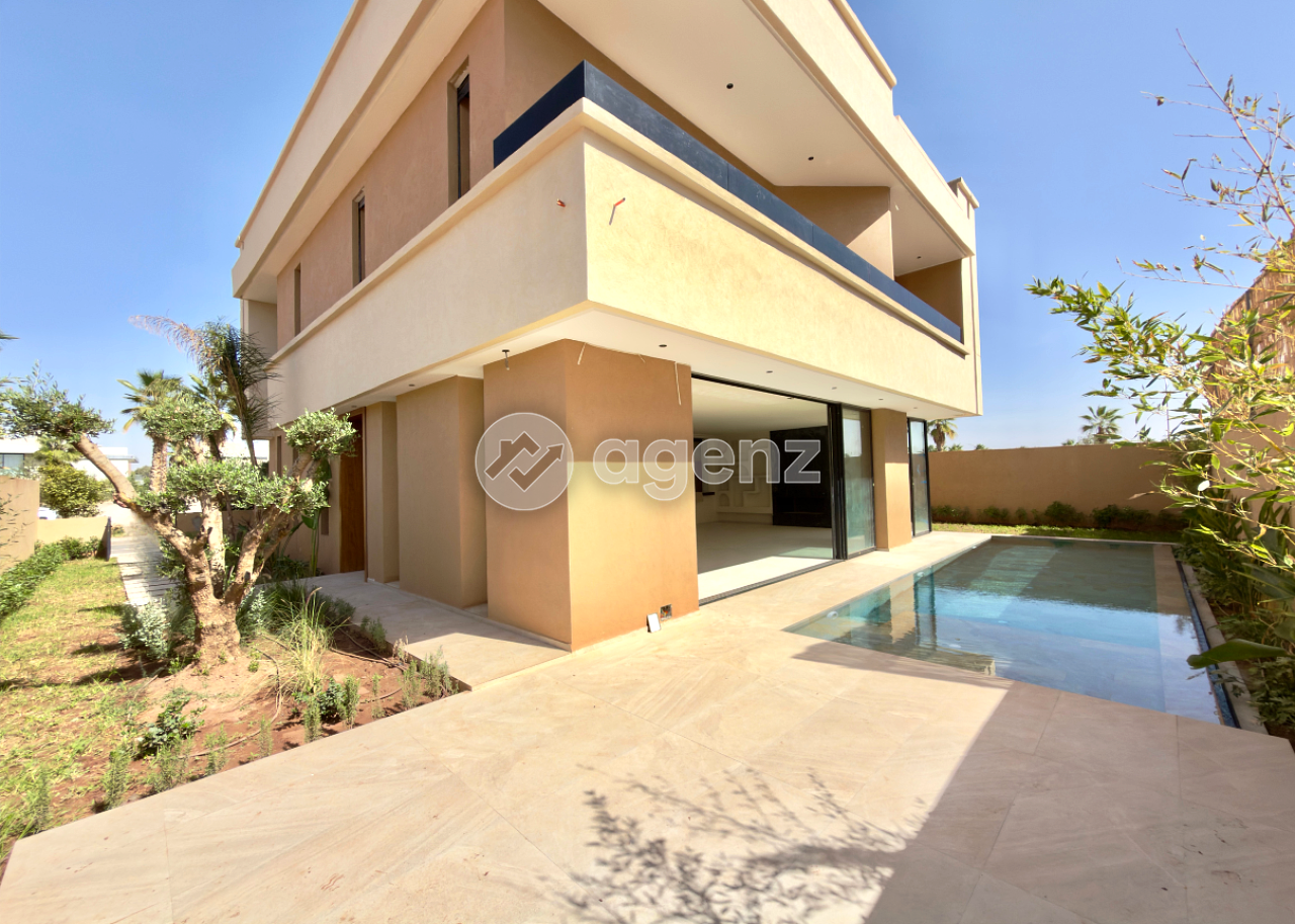 Villa 5 suites à vendre route de Tahanaout
